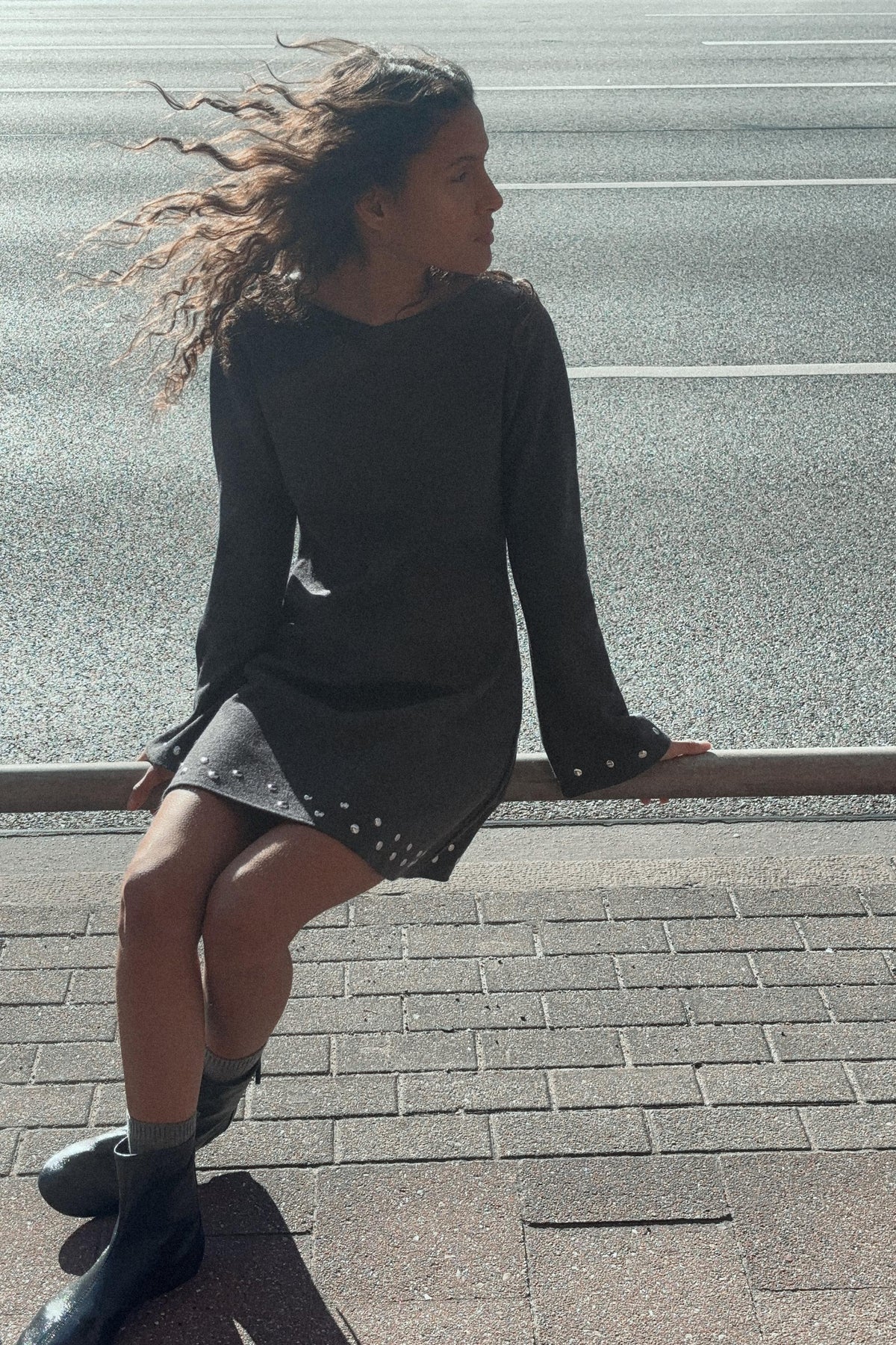 Kurzes Kleid mit Nieten