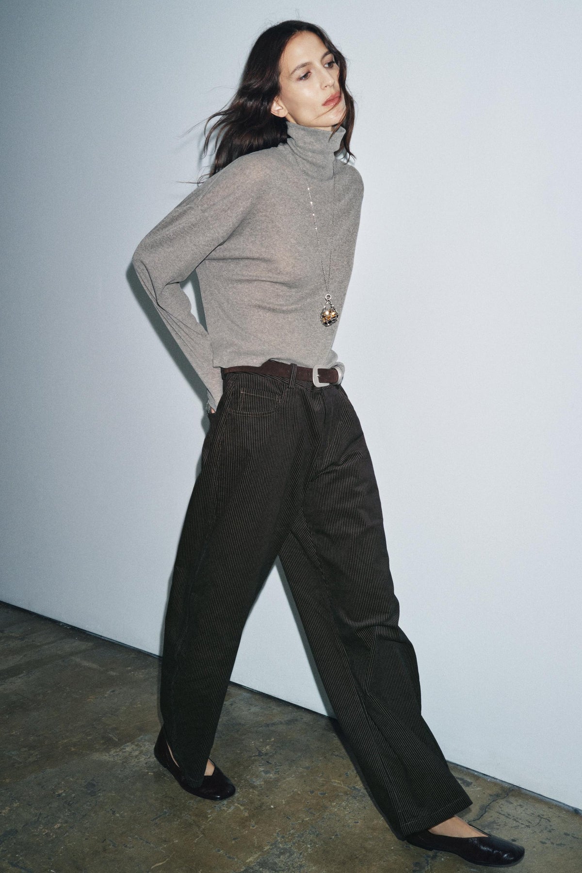 Gestreifte Hose mit weitem Bein