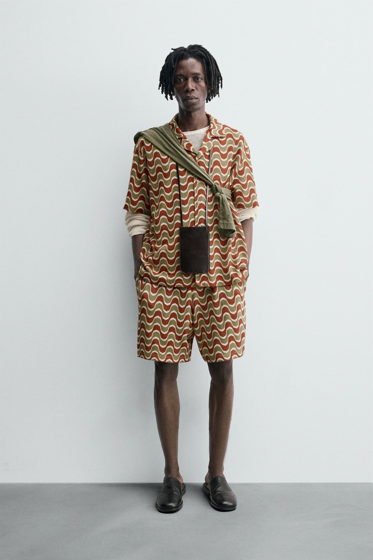 GEOMETRIC JACQUARD BERMUDA SHORTS - Image 1