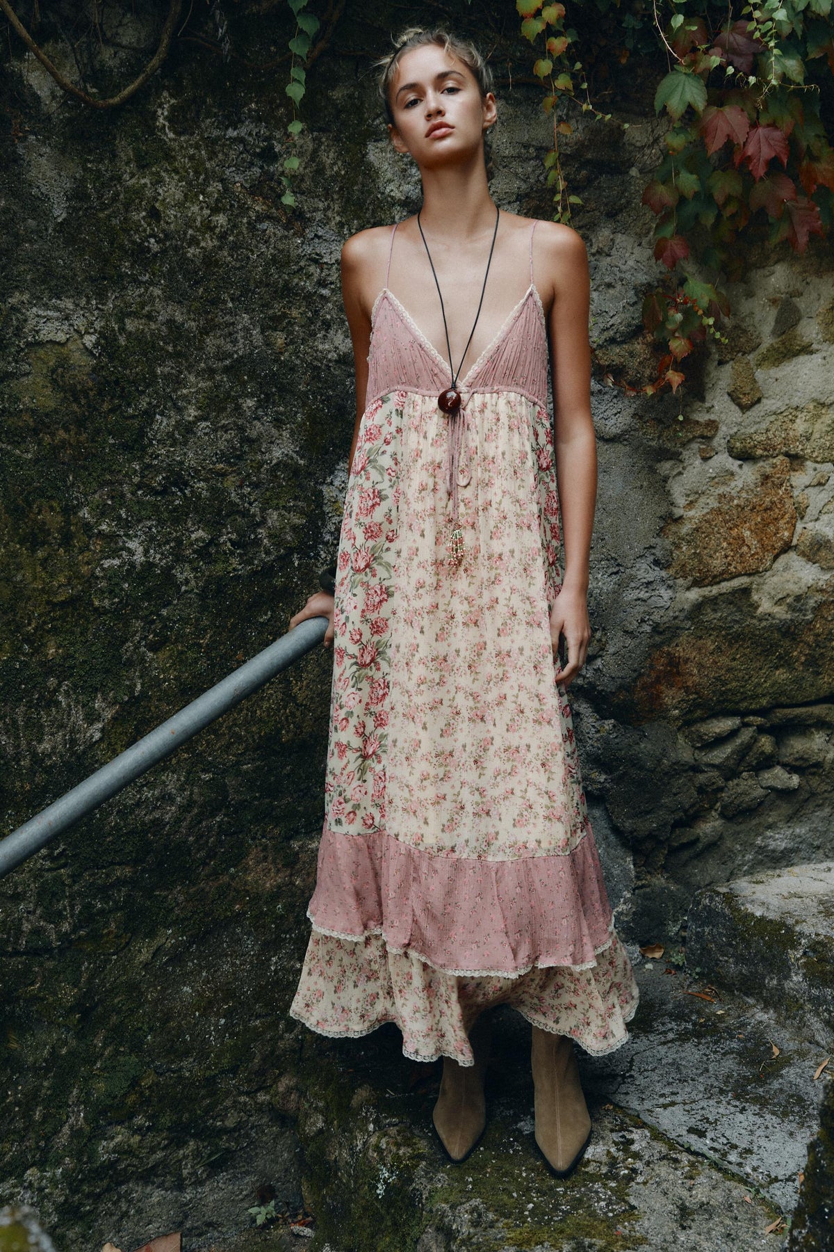 Wildlederstiefel mit Kitten-Heel