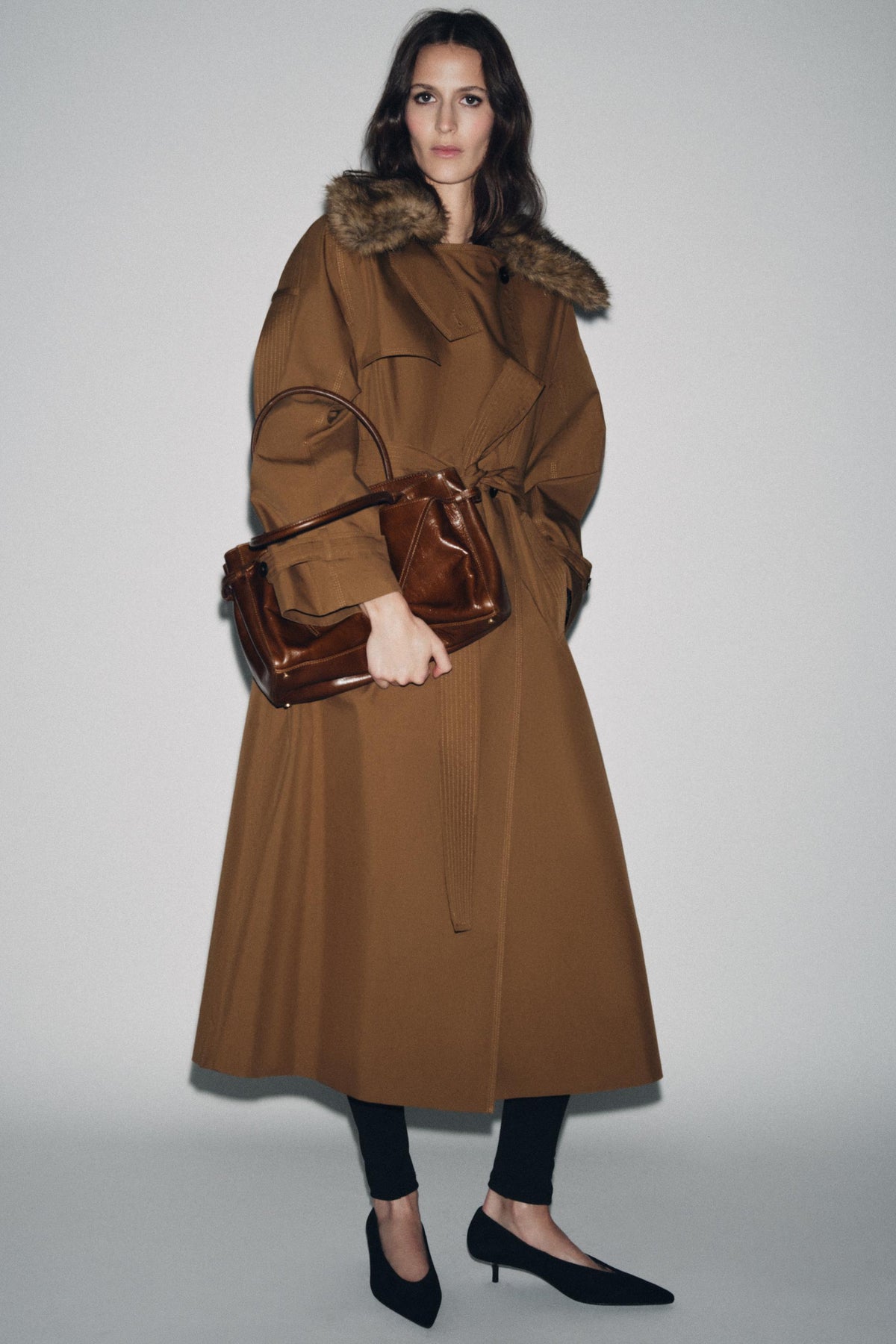 Wildlederschuhe mit Kitten-Heel