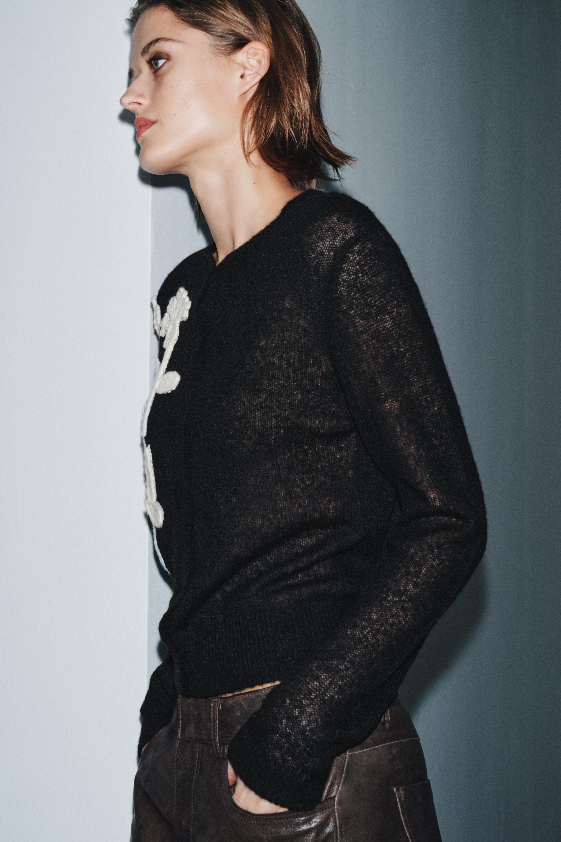 Bestickte Blumenstrickjacke