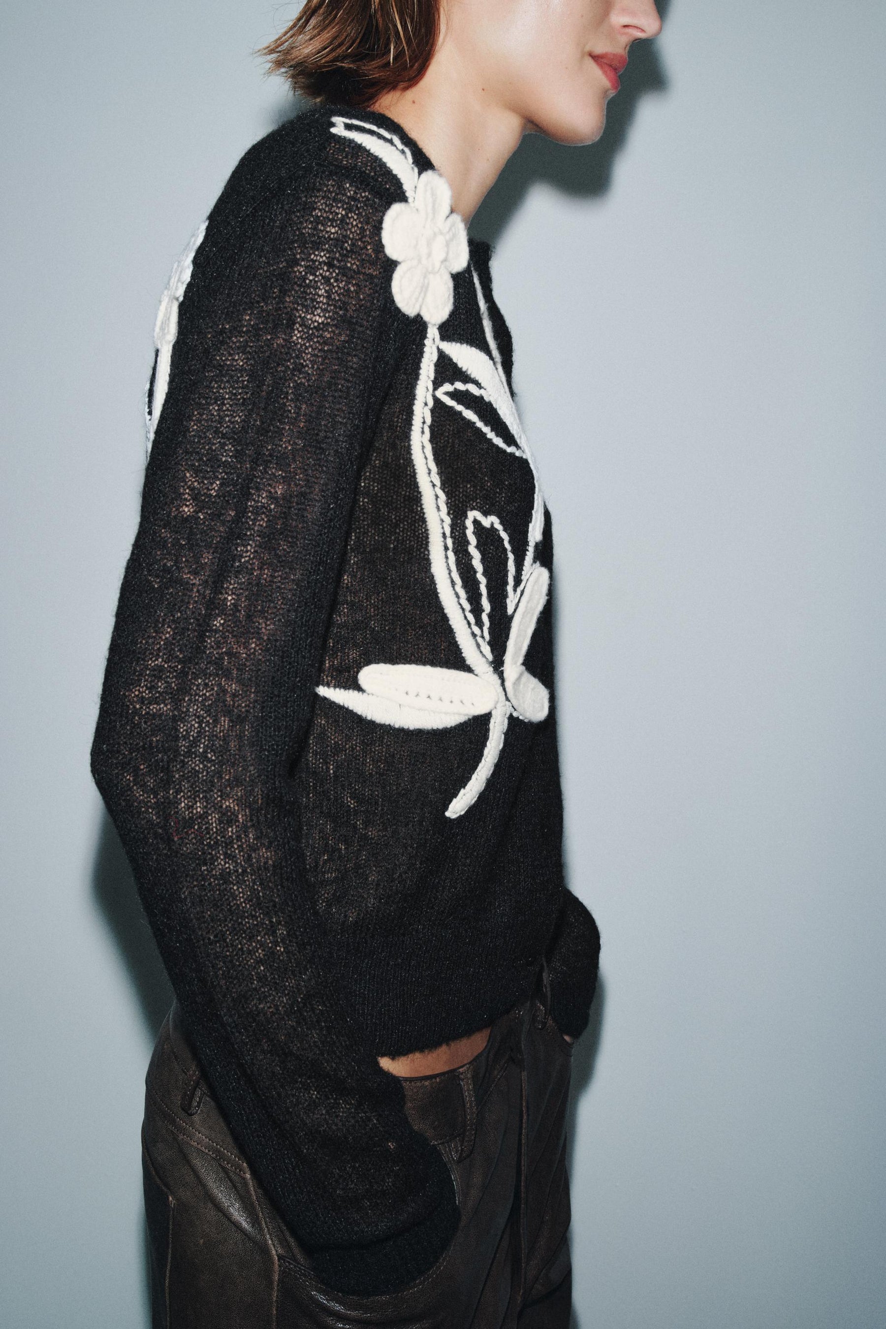 Bestickte Blumenstrickjacke