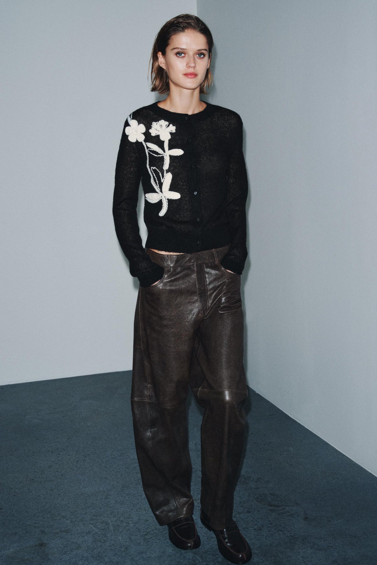 Bestickte Blumenstrickjacke