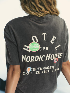 Gewaschenes T-Shirt mit Aufdruck