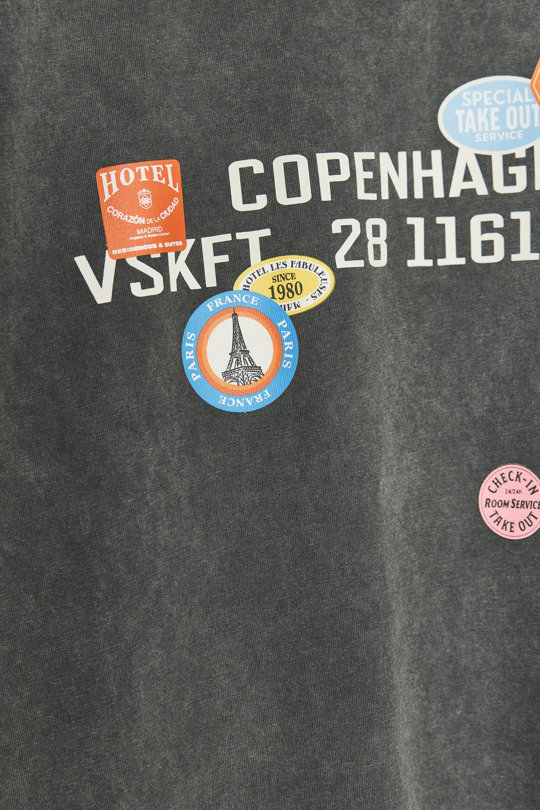 Gewaschenes T-Shirt mit Aufdruck