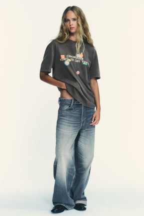 Gewaschenes T-Shirt mit Aufdruck