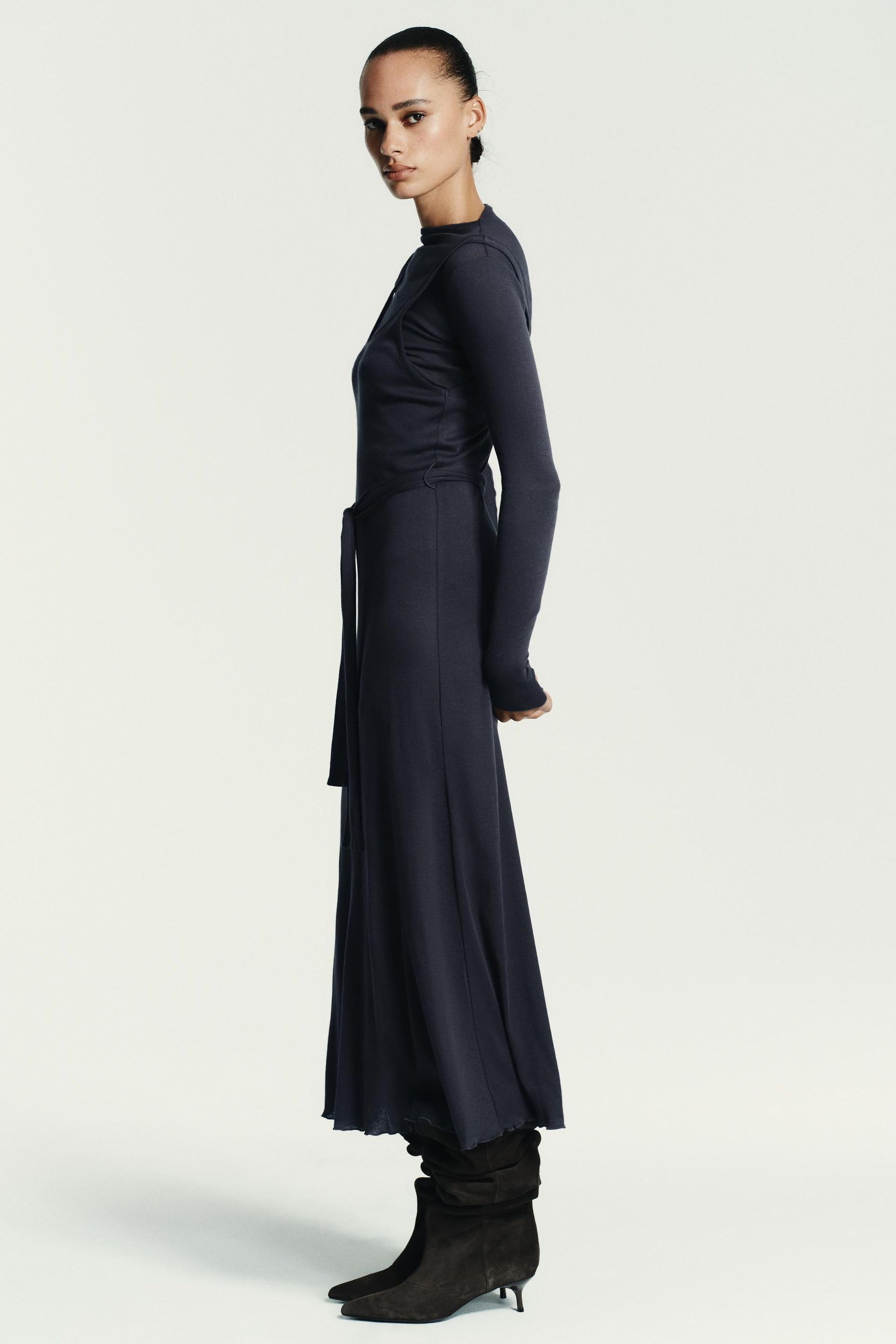 Kleid mit Bindegürtel