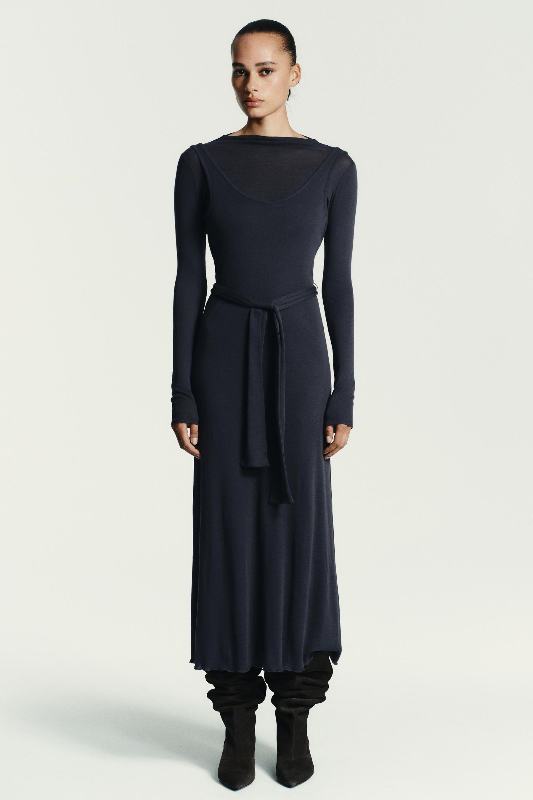 Kleid mit Bindegürtel