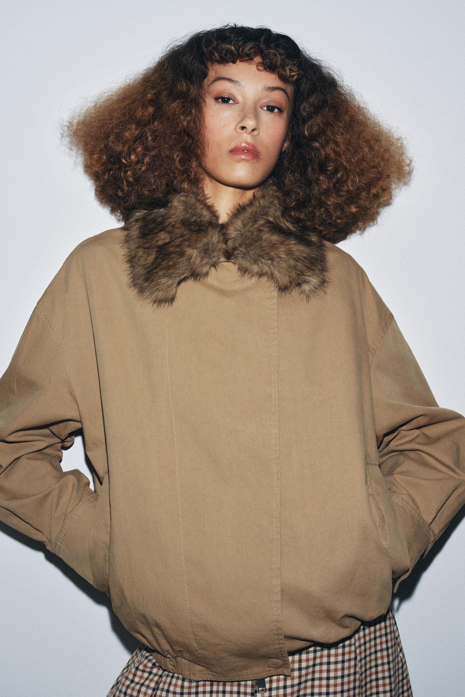 Bomberjacke aus Kunstpelz