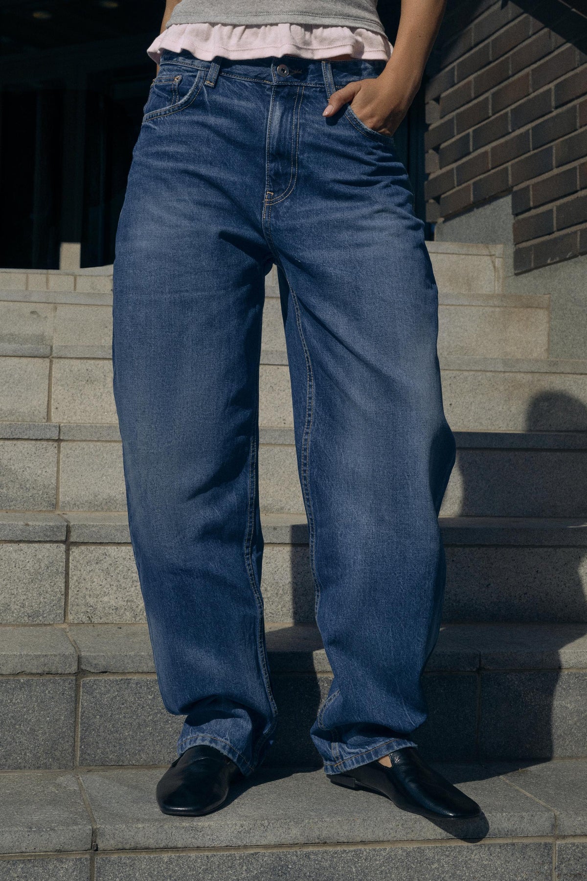 HOCHGESCHNITTENE FASSJEANS