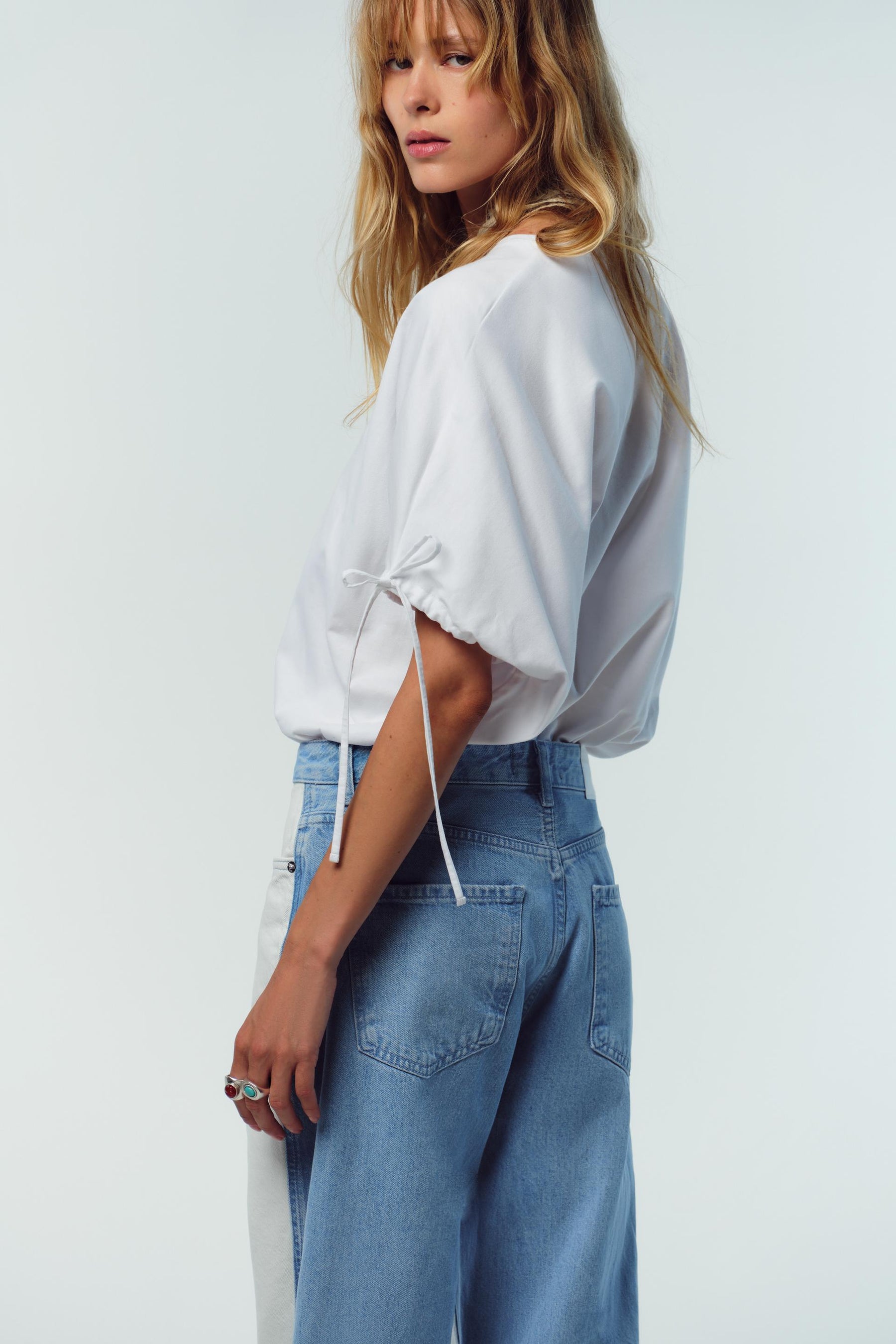 Baumwoll-T-Shirt mit Krawattenakzent