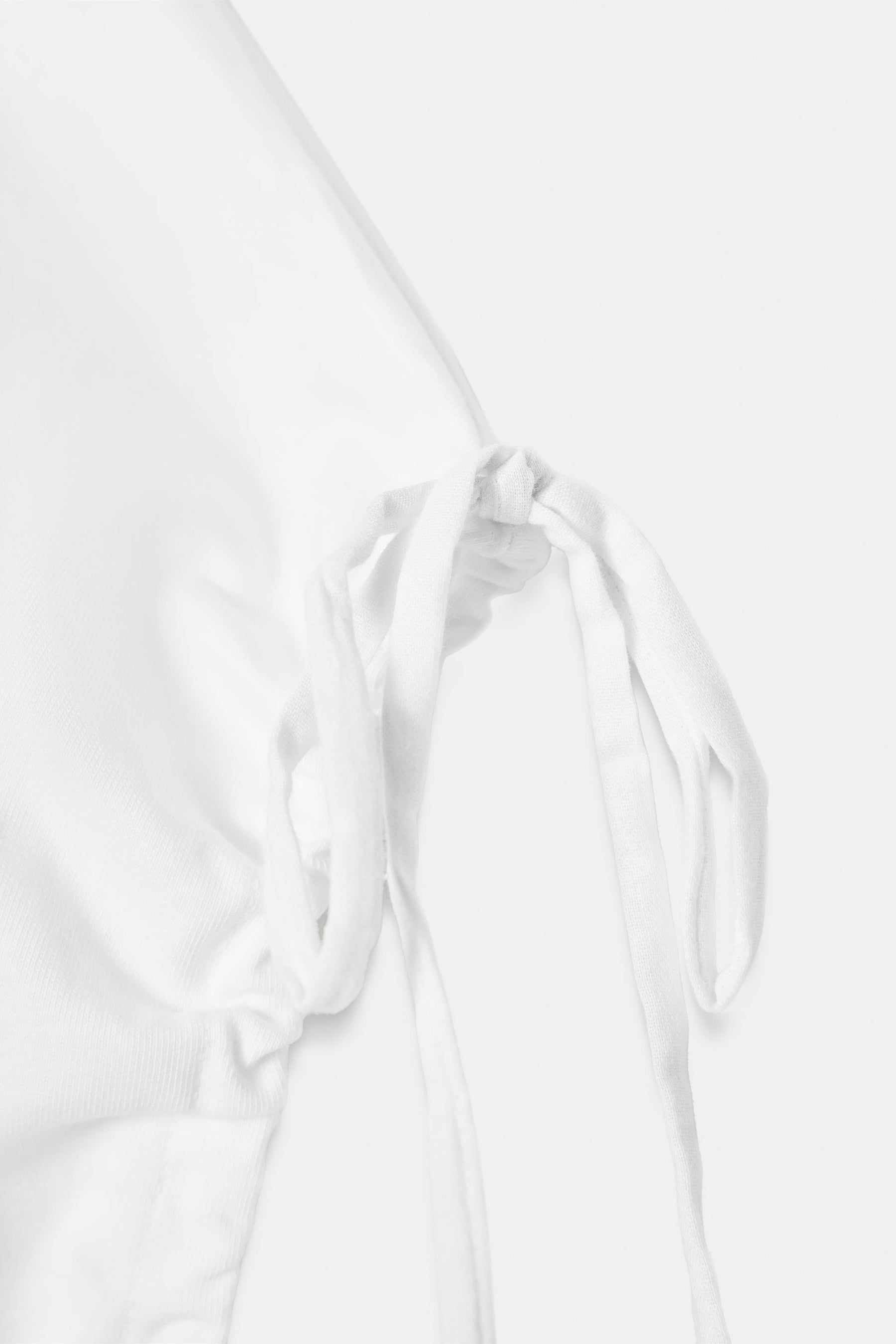 Baumwoll-T-Shirt mit Krawattenakzent