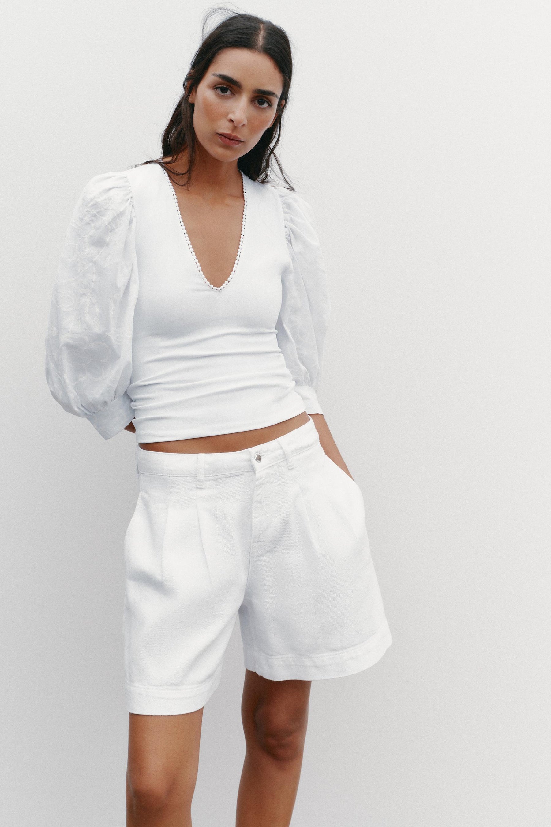 Bestickter Blumen-Puffärmel