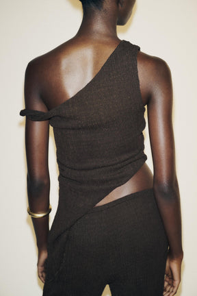 Strukturiertes asymmetrisches Modetop