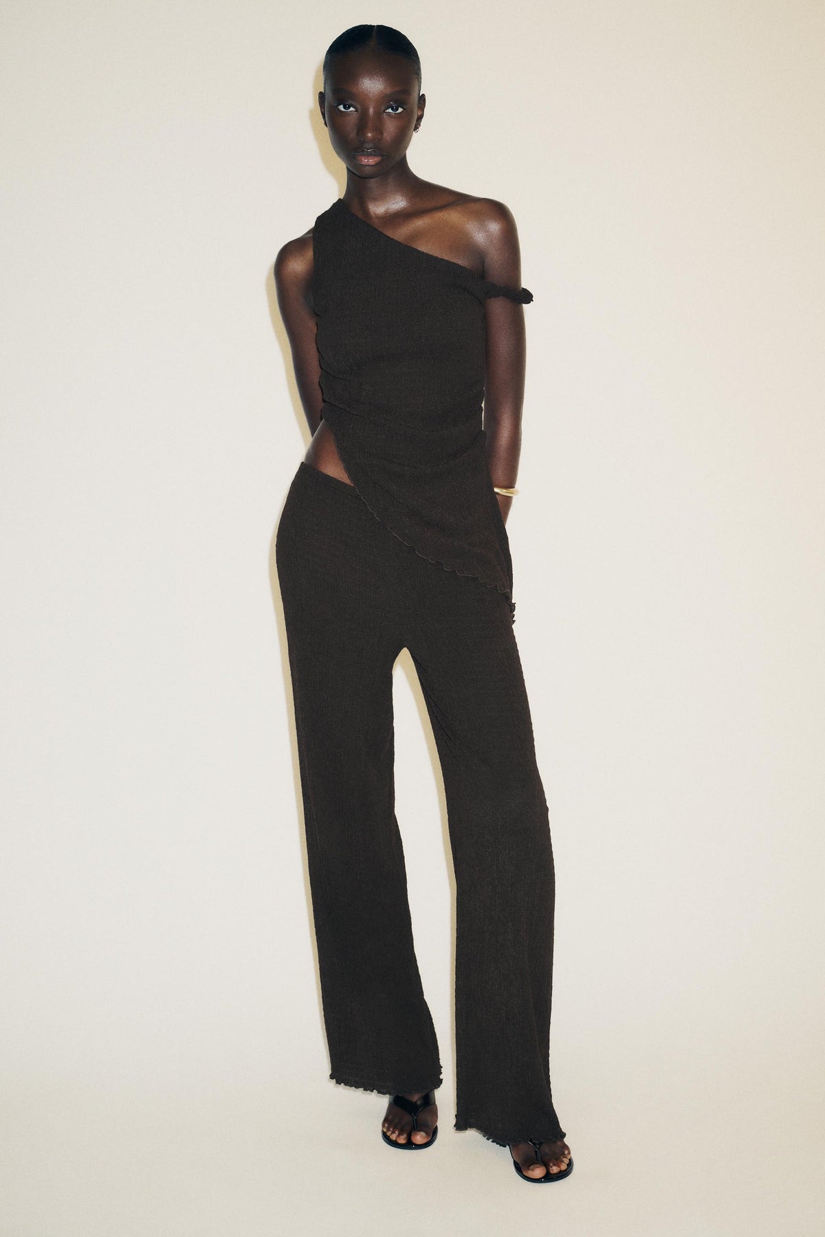 Strukturiertes asymmetrisches Modetop