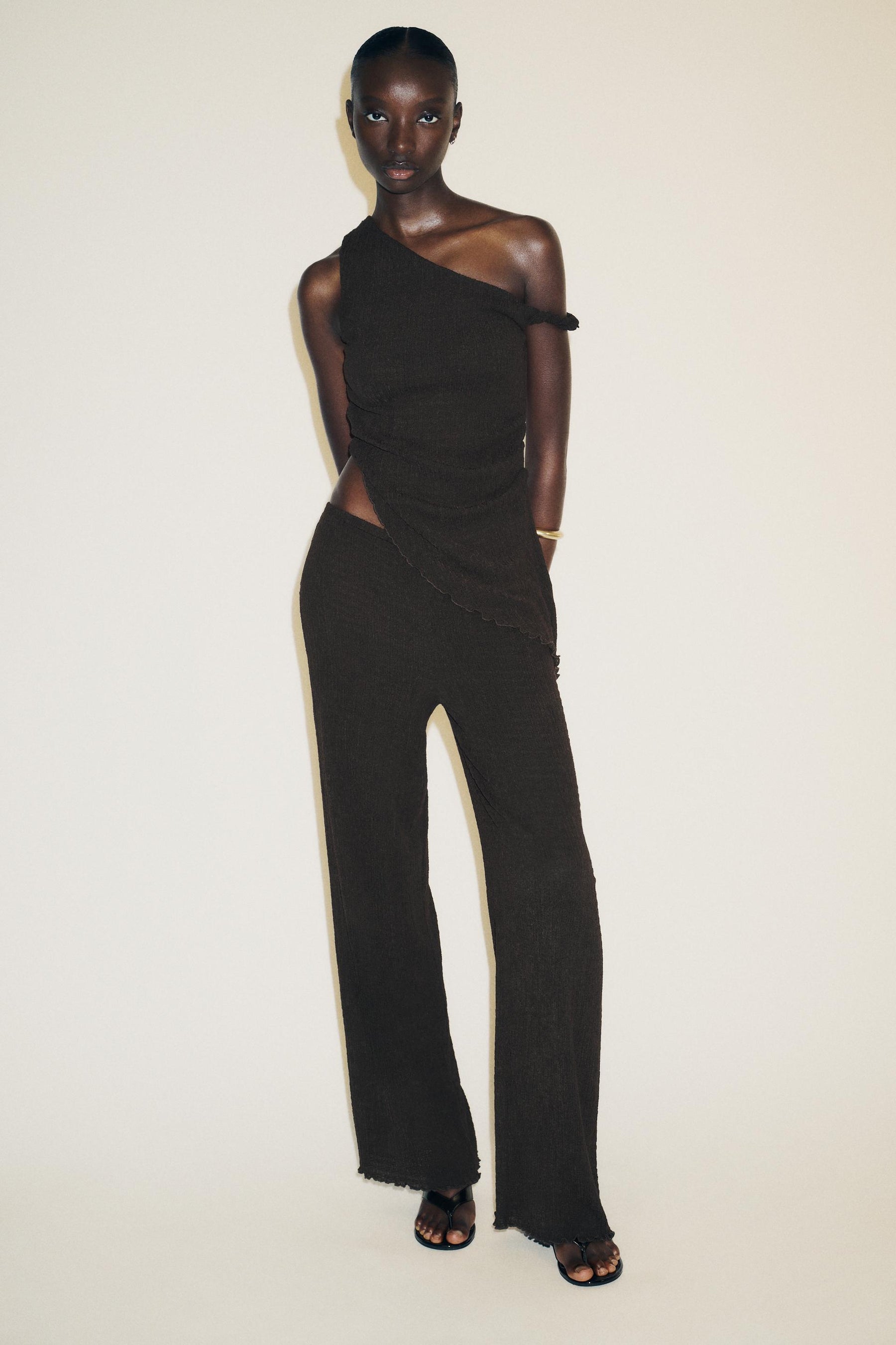 Strukturiertes asymmetrisches Modetop