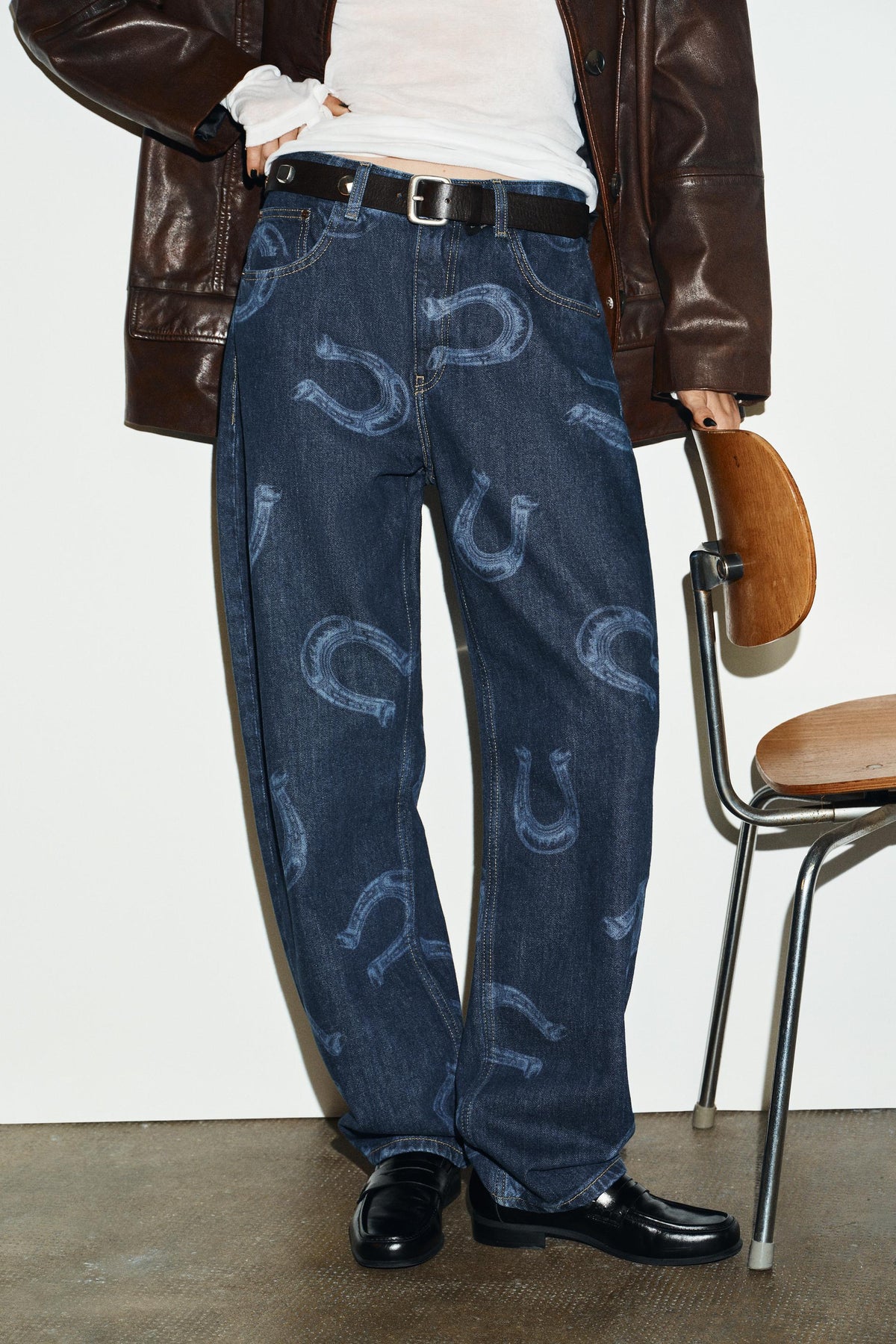 Hochtaillierte Barrel-Jeans