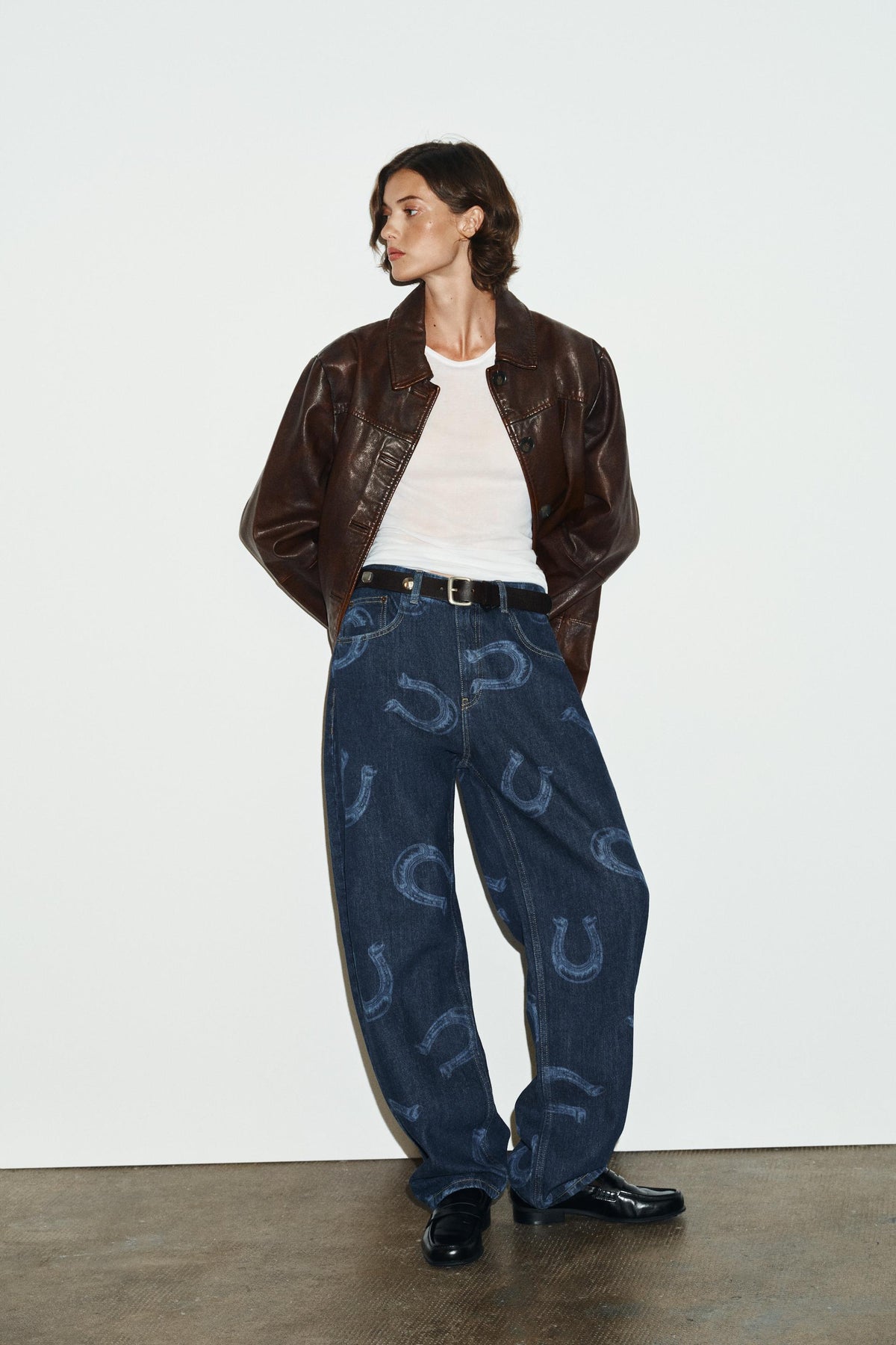 Hochtaillierte Barrel-Jeans