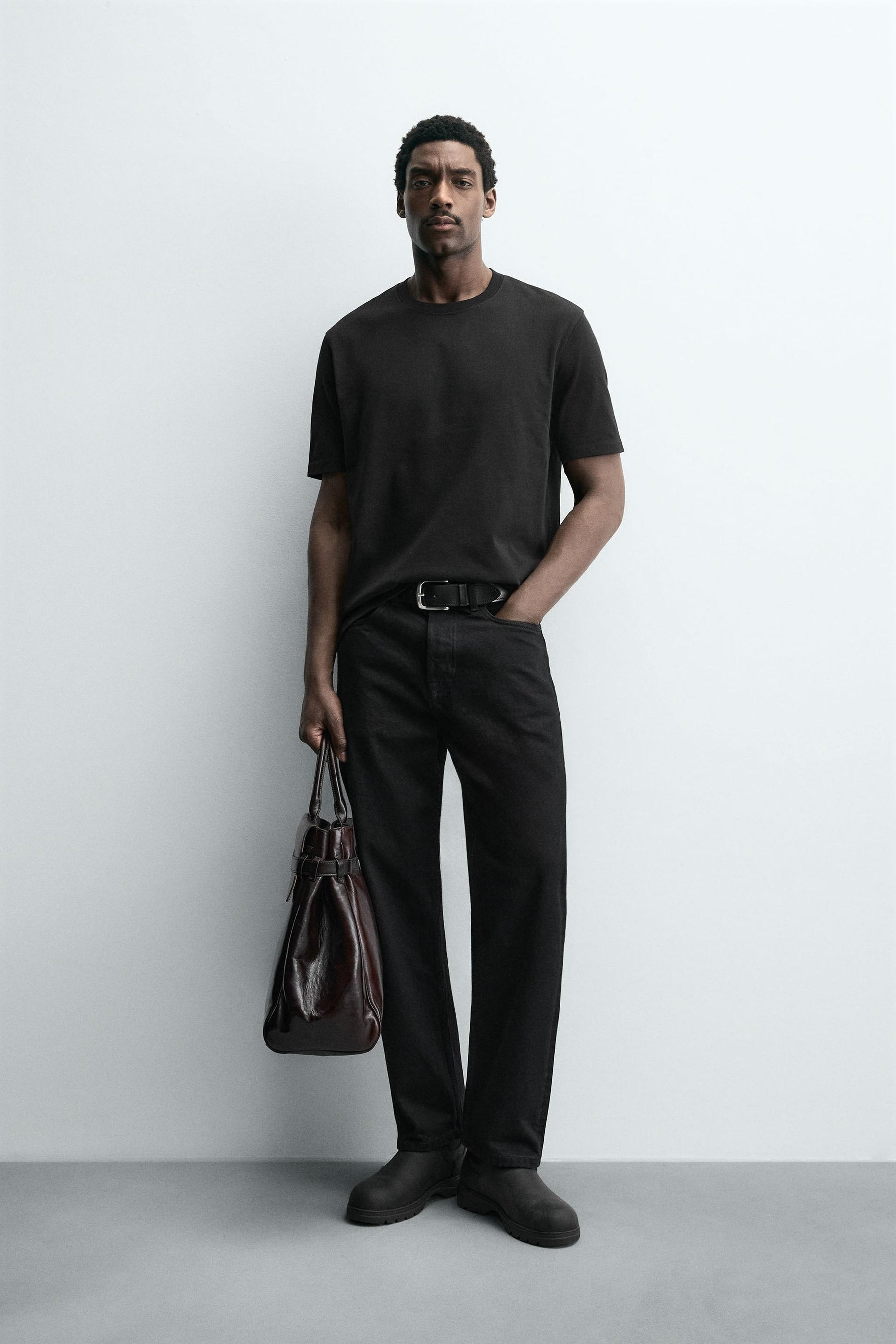 HEAVYWEIGHT SHORT SLEEVE T-SHIRT - Image 1