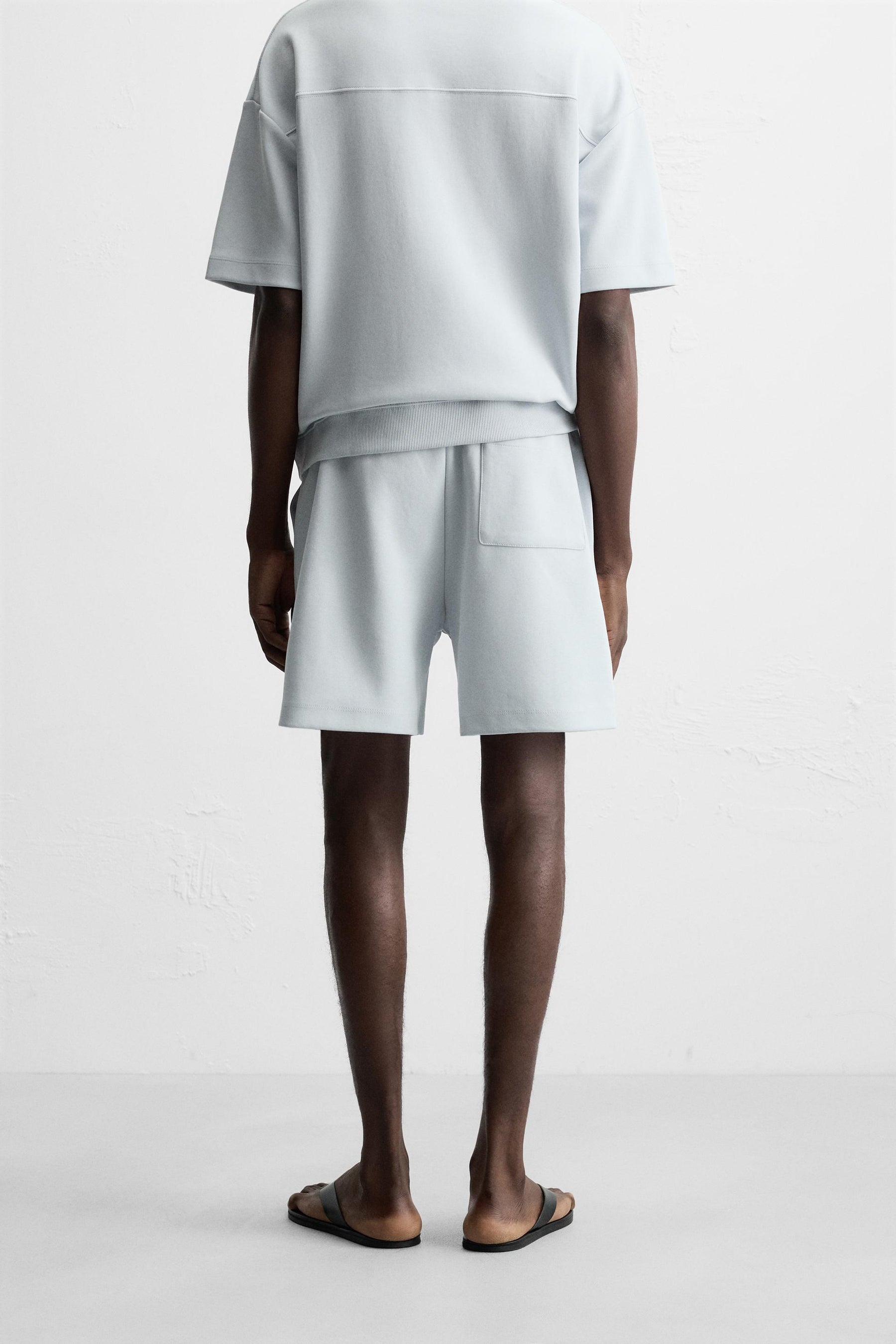 TECHNICAL INTERLOCK BERMUDA SHORTS - Image 3