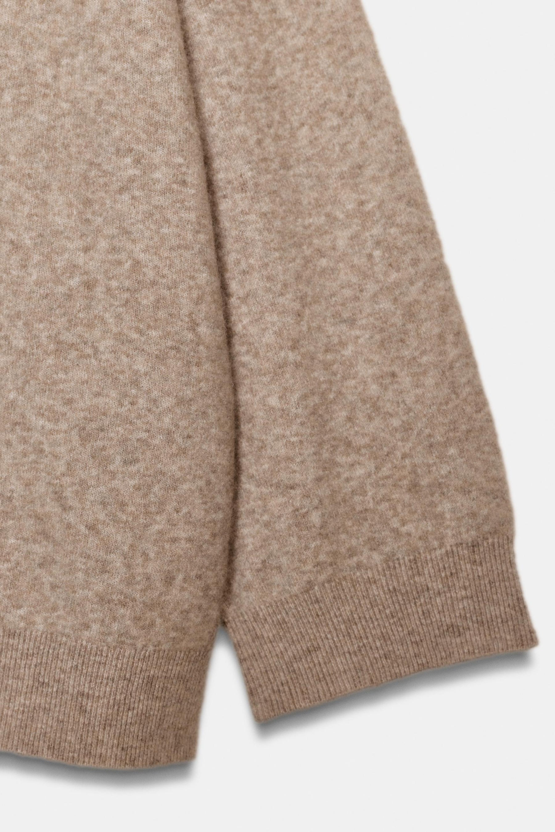 ÜBERGRÖSSERTER WOLLPULLOVER