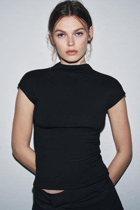 Oberteil mit hohem Kragen