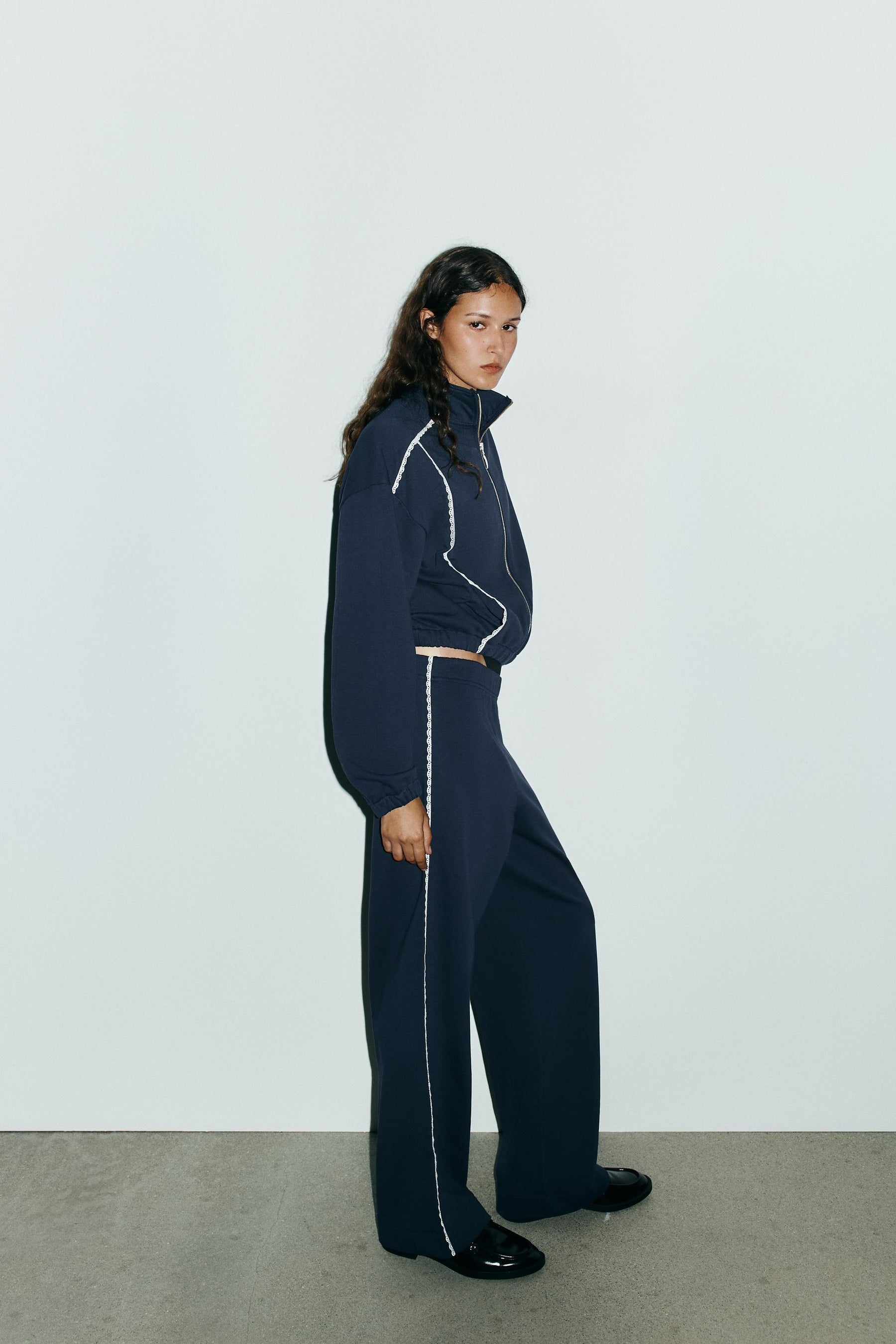 VOLUME SPITZEN-SWEATSHIRT