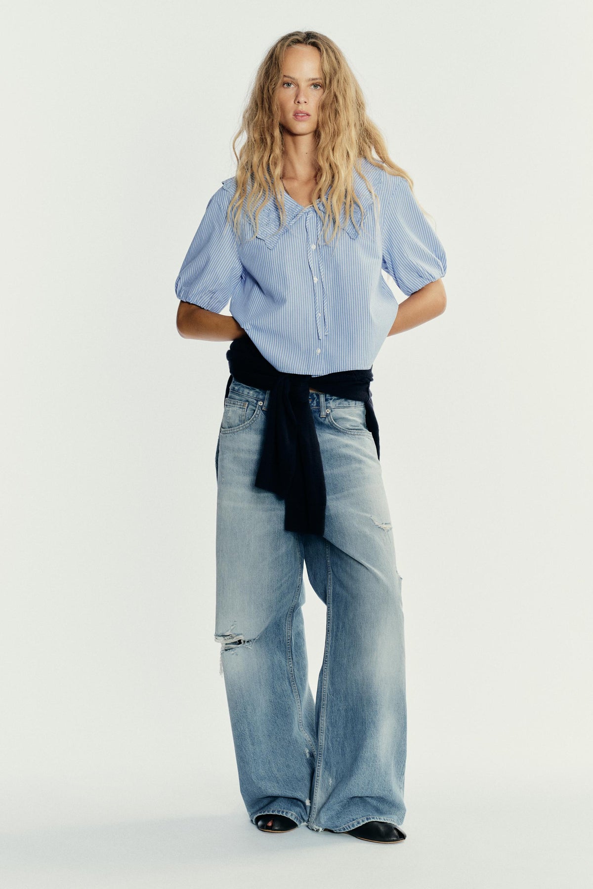 Gestreiftes Hemd mit besticktem Kragen