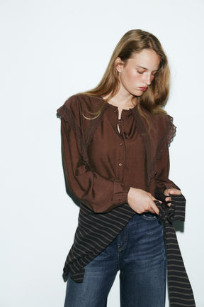 Fließendes Hemd mit Kragen