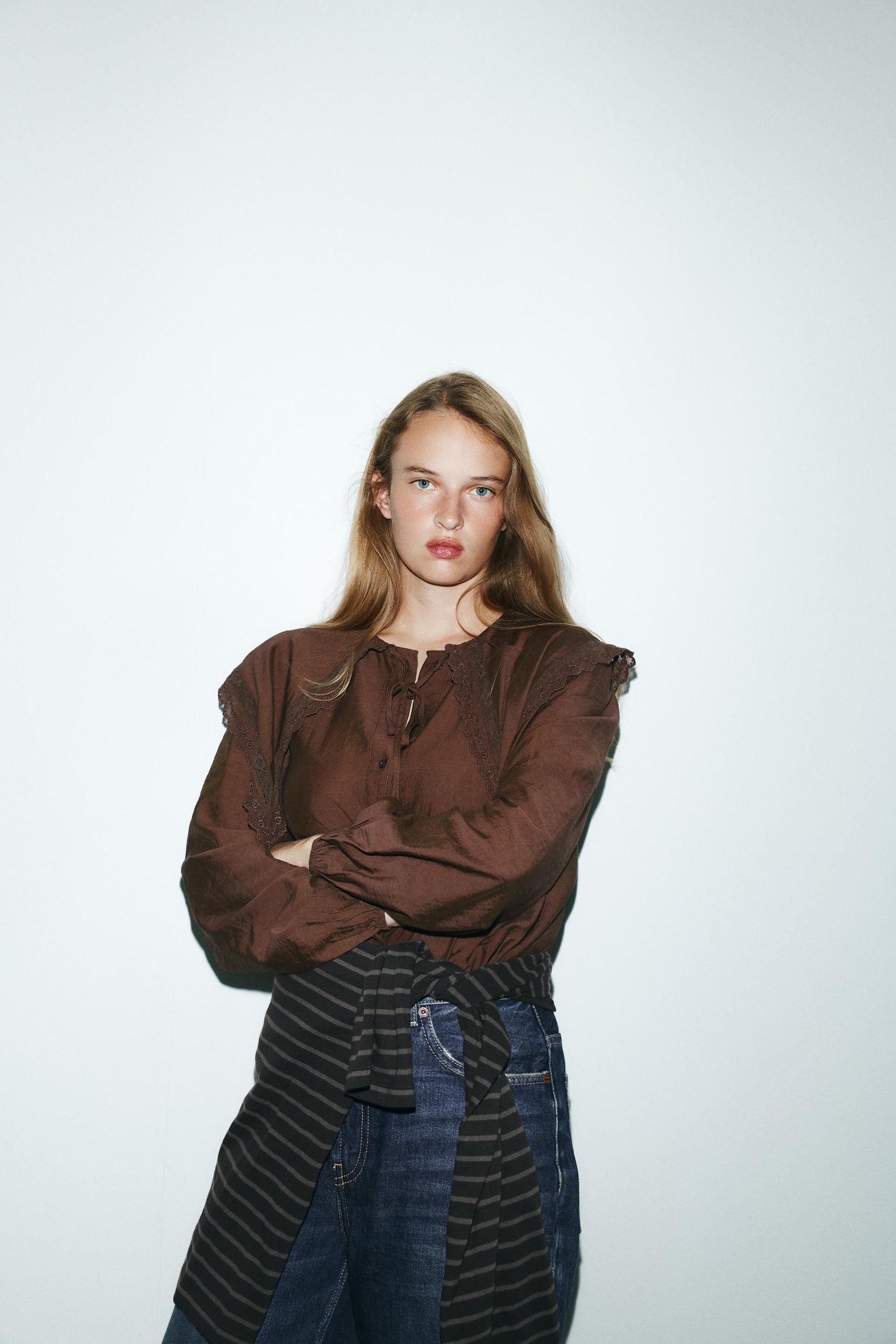 Fließendes Hemd mit Kragen