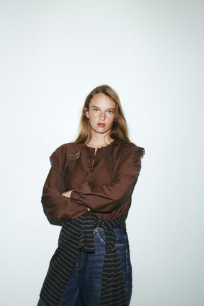 Fließendes Hemd mit Kragen