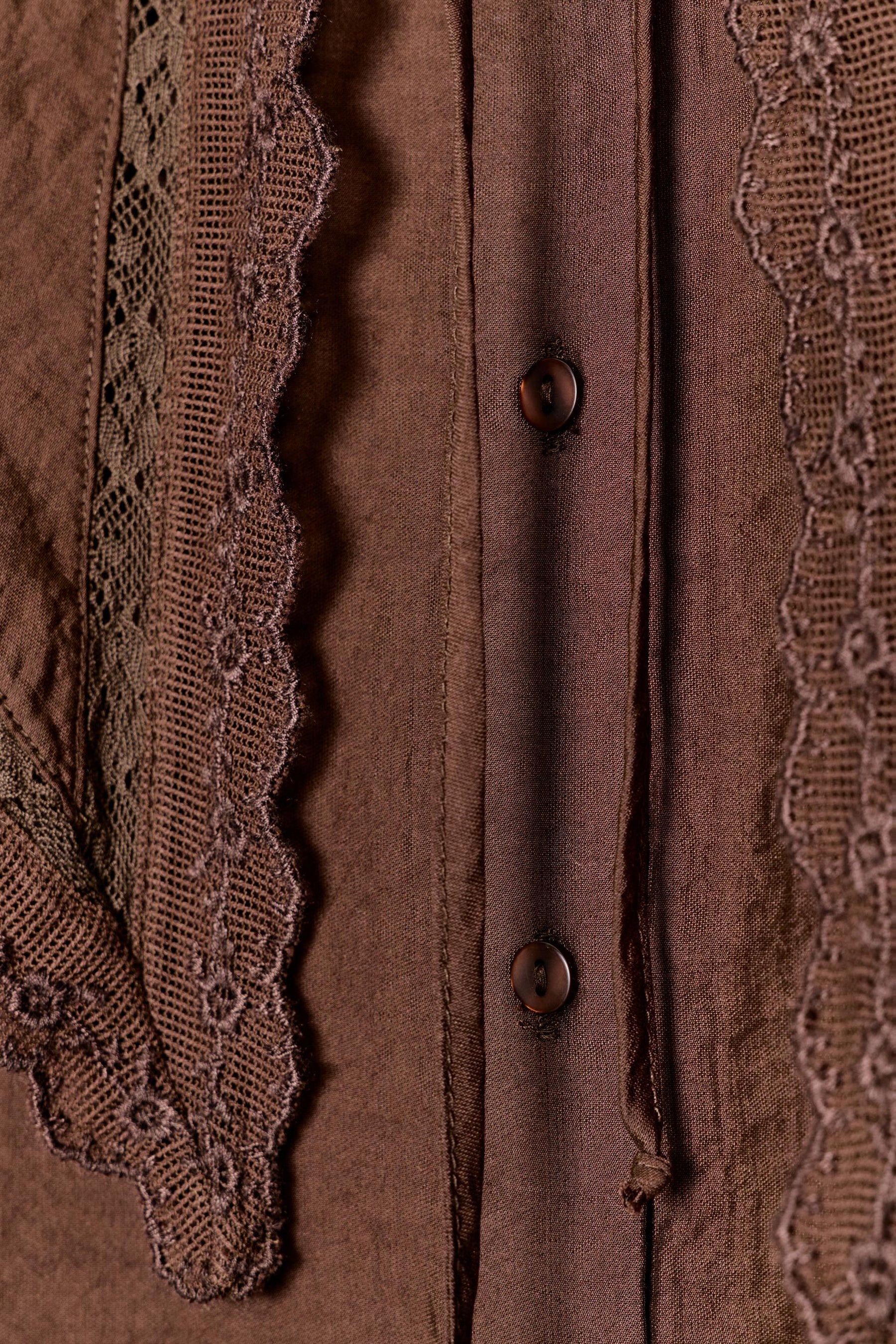 Fließendes Hemd mit Kragen