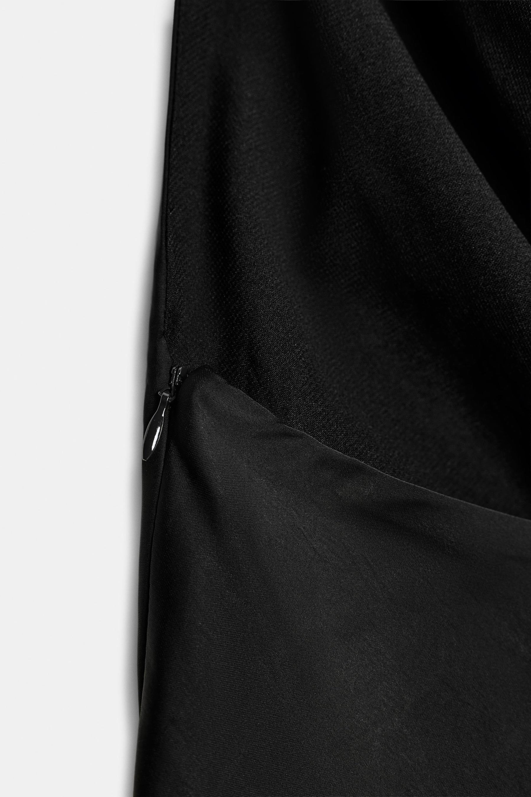 Satin-Top mit Perlenbesatz