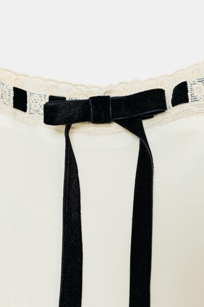 GEORGETTE-SHIRT MIT SPITZENAKZENTEN