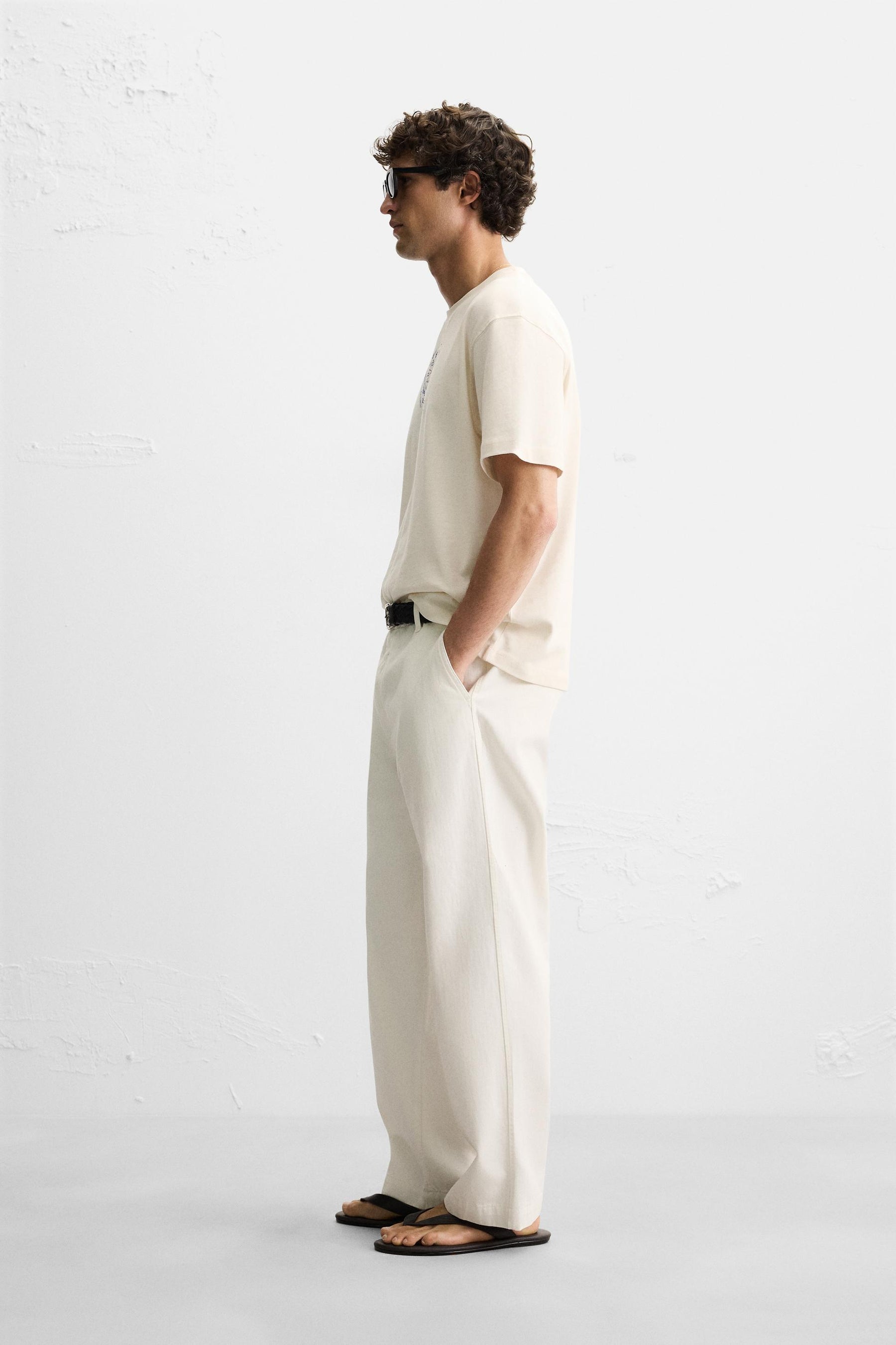 EMBROIDERED T-SHIRT WITH CONTRAST SLOGAN - Image 4