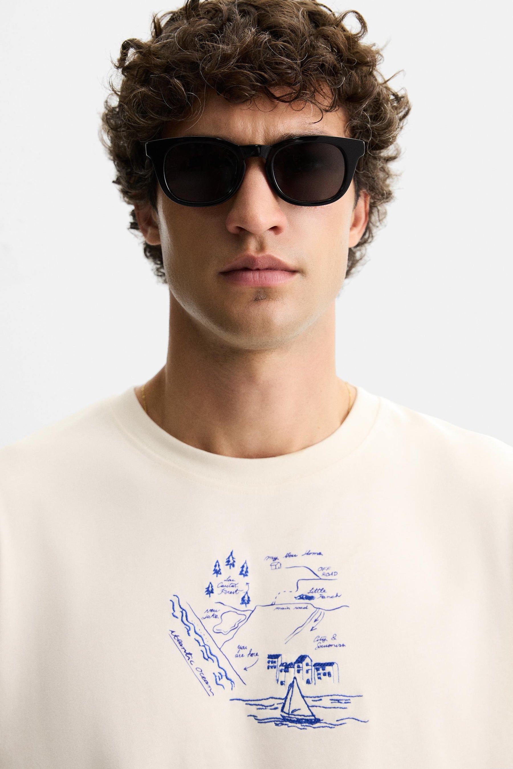 EMBROIDERED T-SHIRT WITH CONTRAST SLOGAN - Image 5