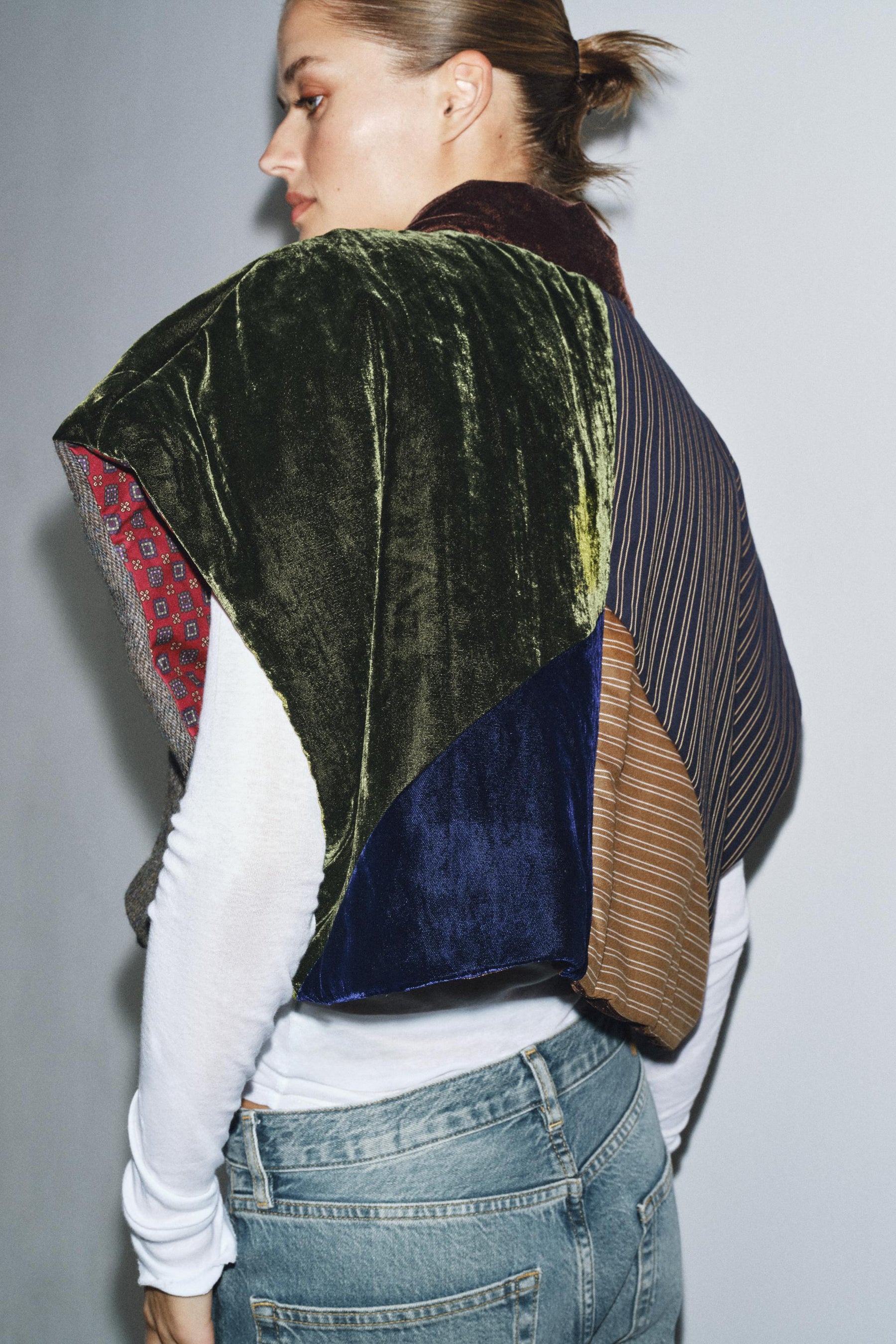 Gesteppte Samtjacke mit Kontrastmuster