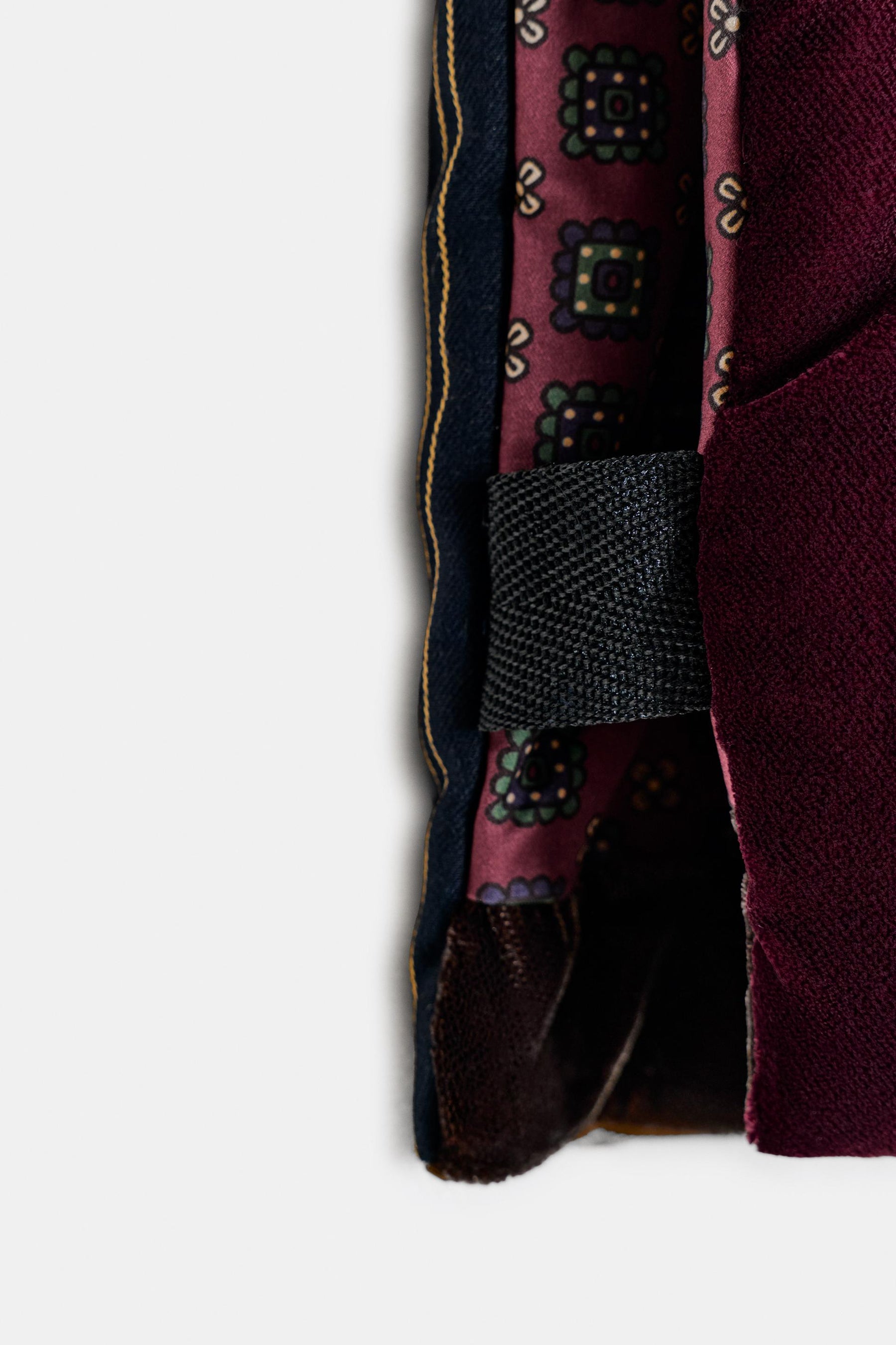 Gesteppte Samtjacke mit Kontrastmuster