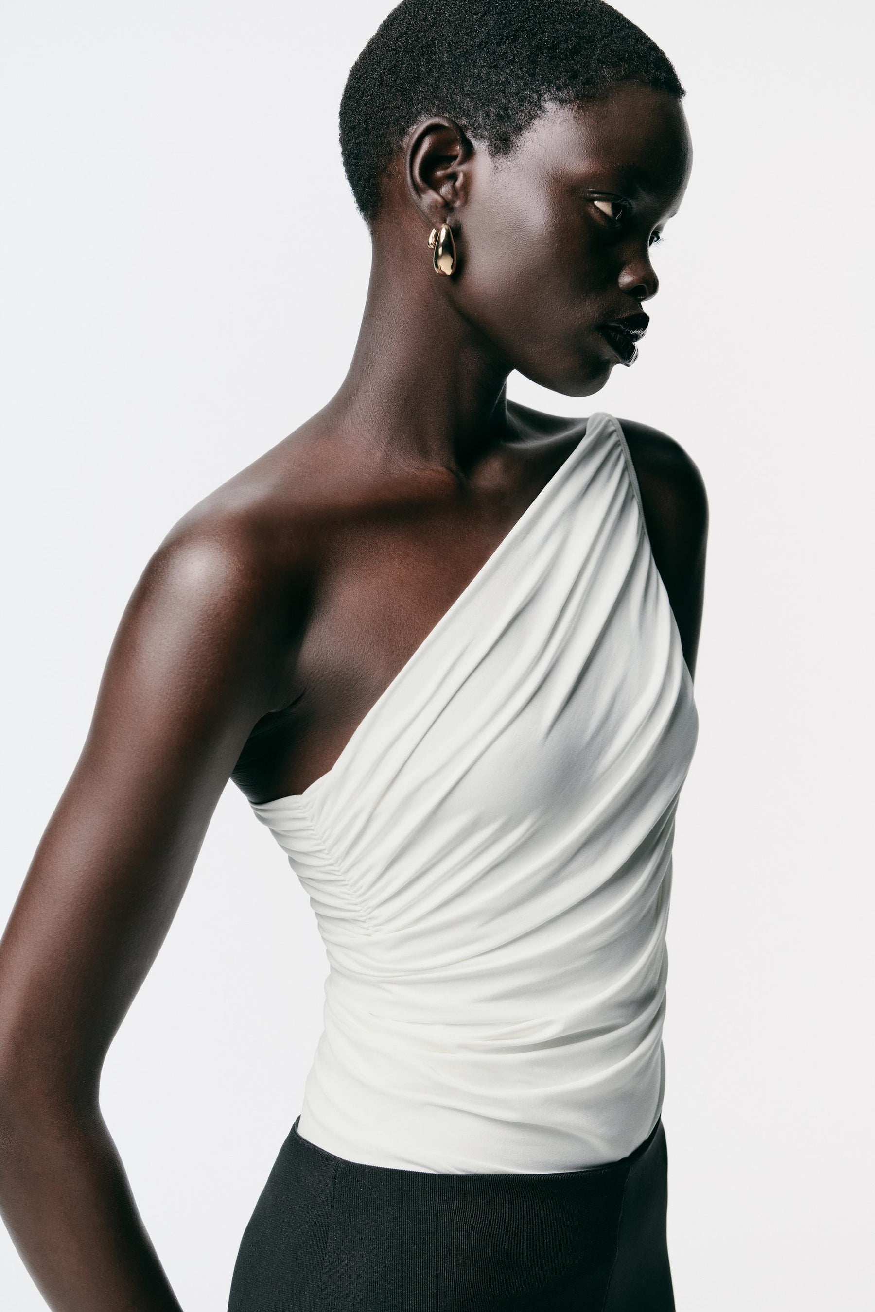 Asymmetrisch drapierter Body