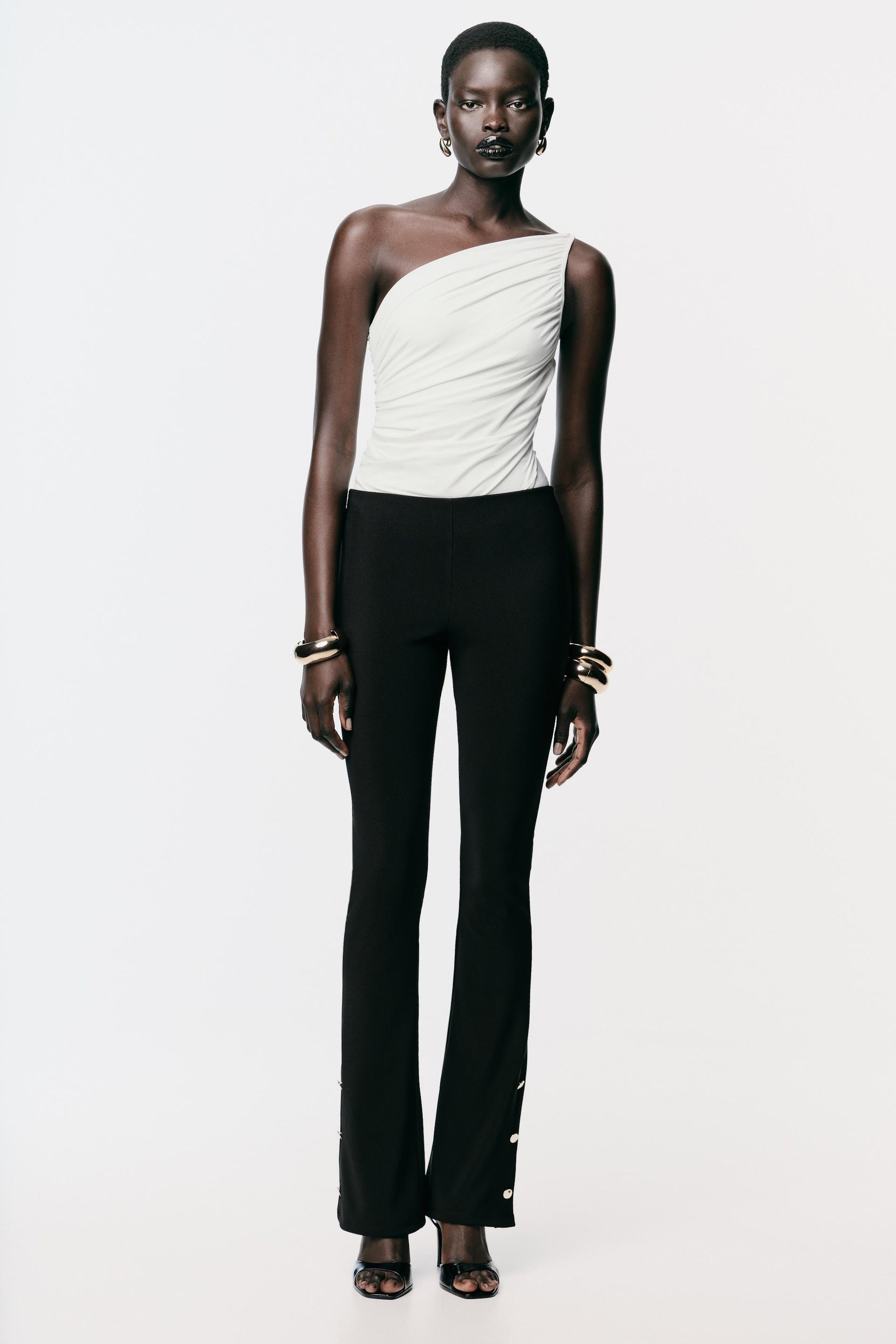 Asymmetrisch drapierter Body