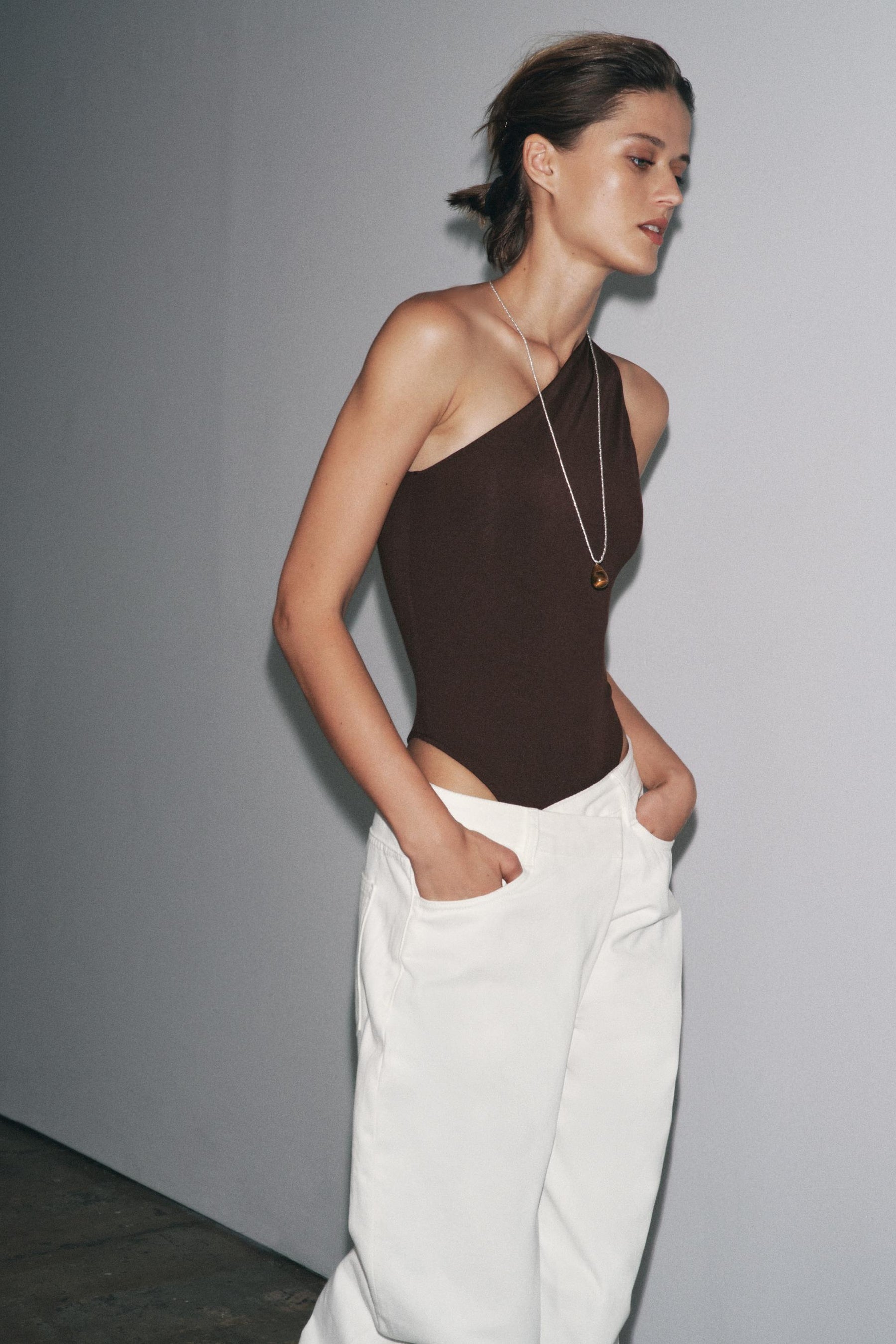 ASYMMETRISCHER POLYAMID-Body