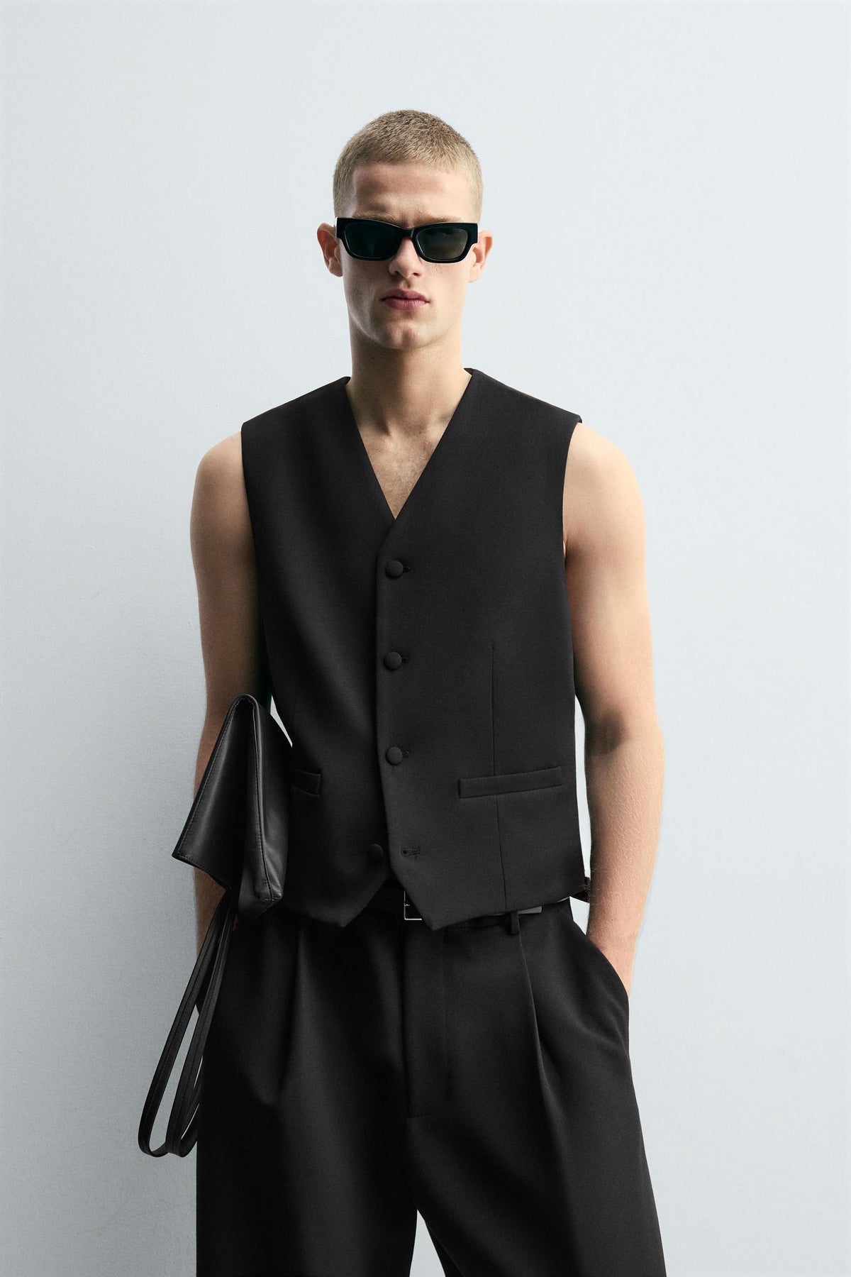 STRUKTURIERTE WESTE MIT TASCHEN