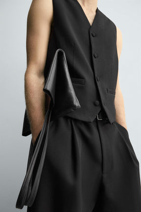 STRUKTURIERTE WESTE MIT TASCHEN