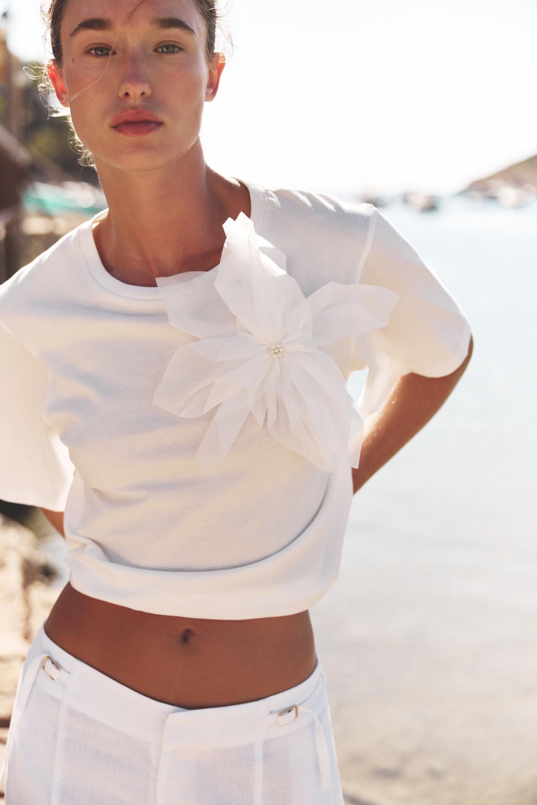 BLUMEN-VOLUMEN-T-SHIRT