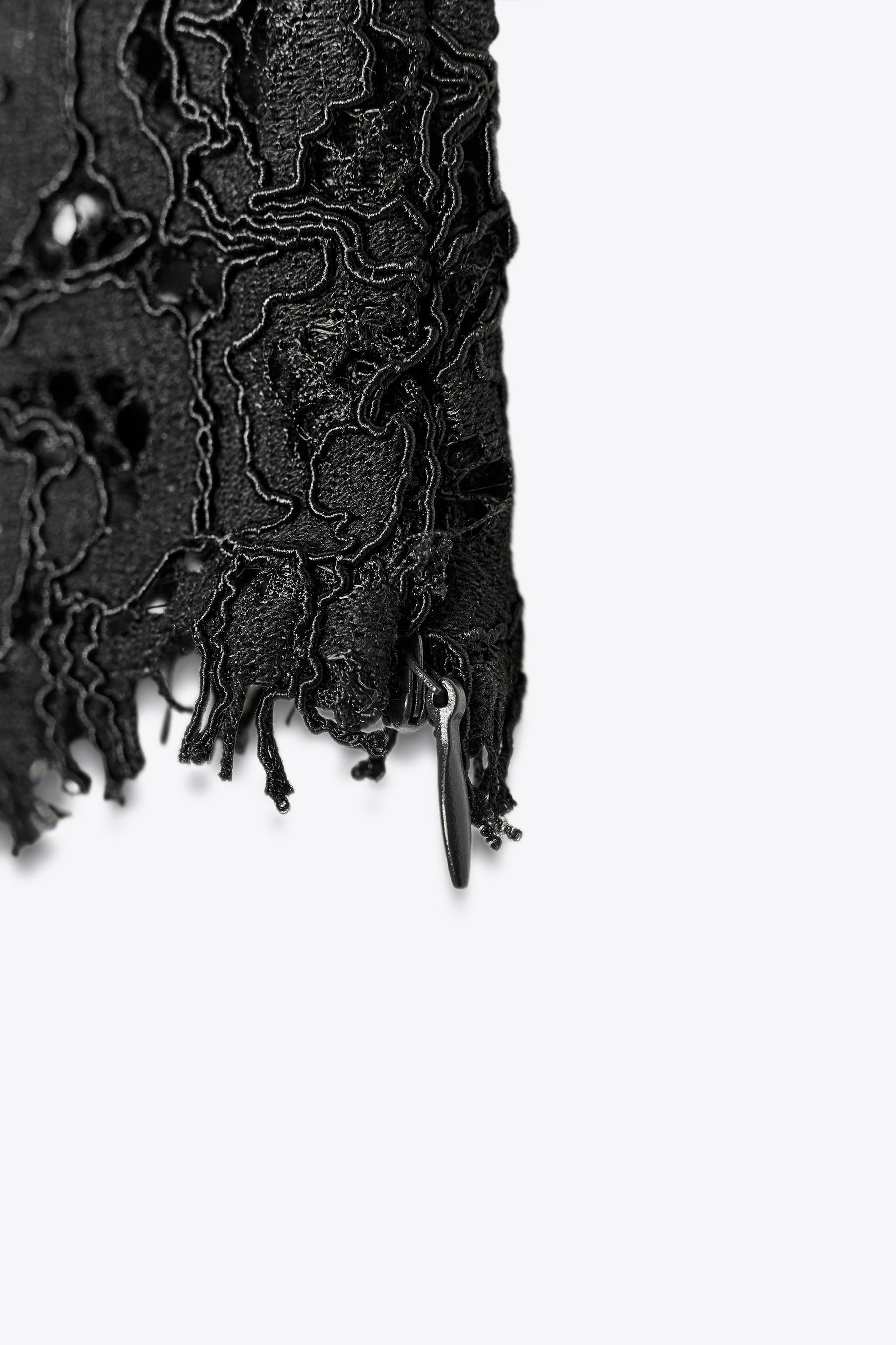 BEGEHRTES KURZES TOP