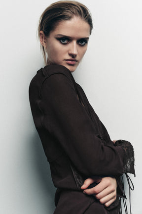 SPITZENHEMD MIT SCHLEIFEN