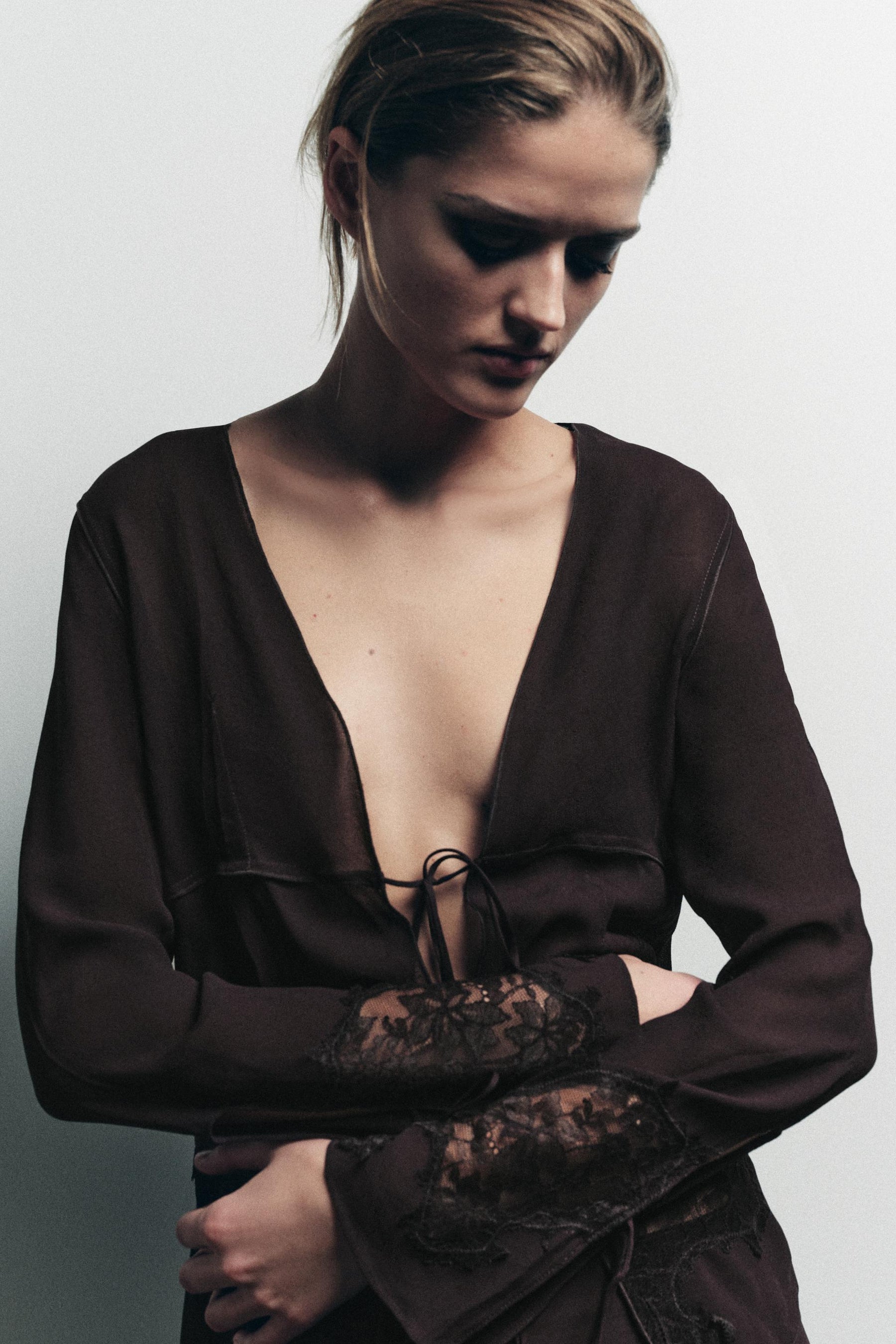 SPITZENHEMD MIT SCHLEIFEN