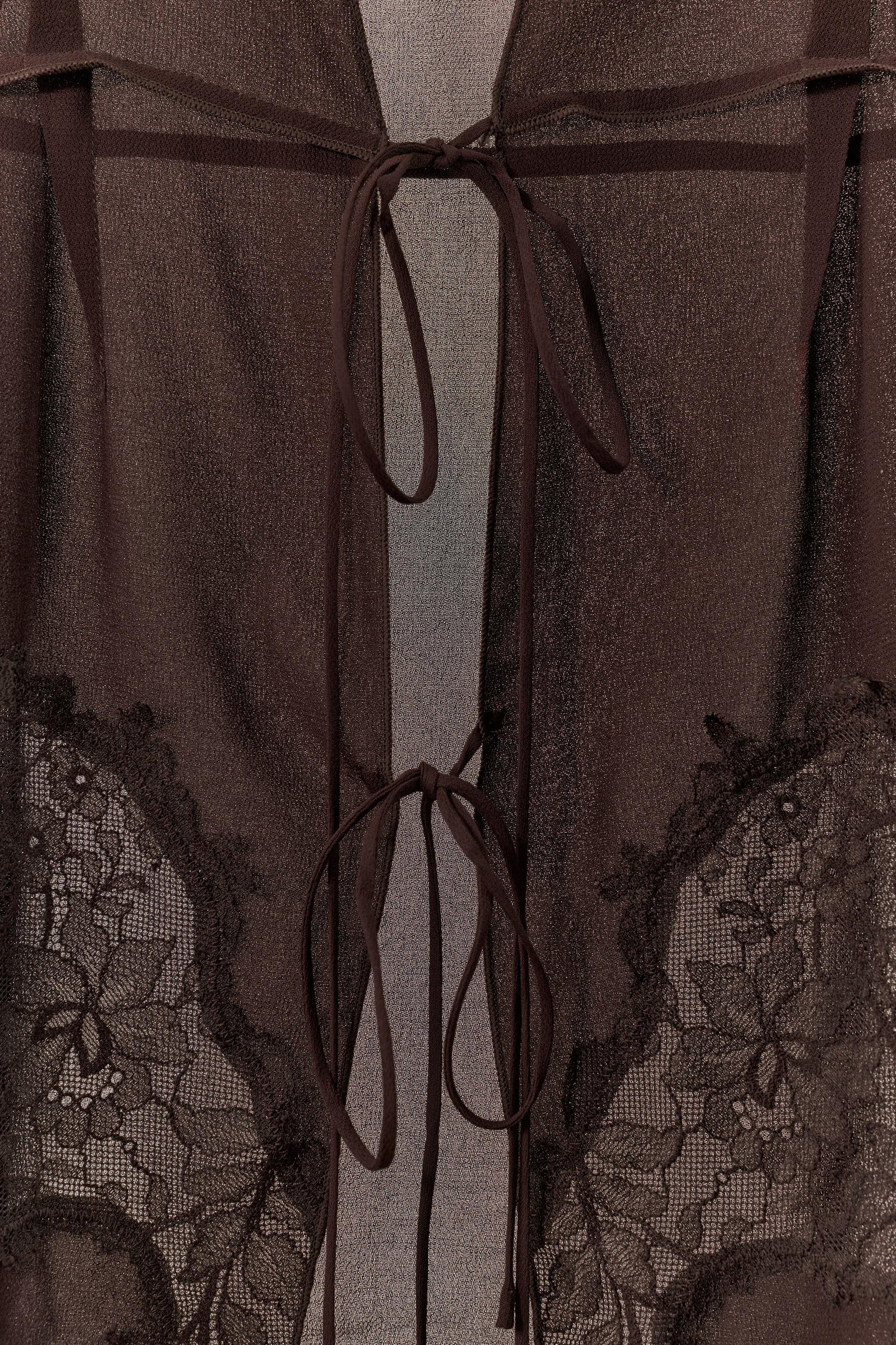 SPITZENHEMD MIT SCHLEIFEN