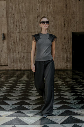 Geripptes Oberteil mit Blumenmuster